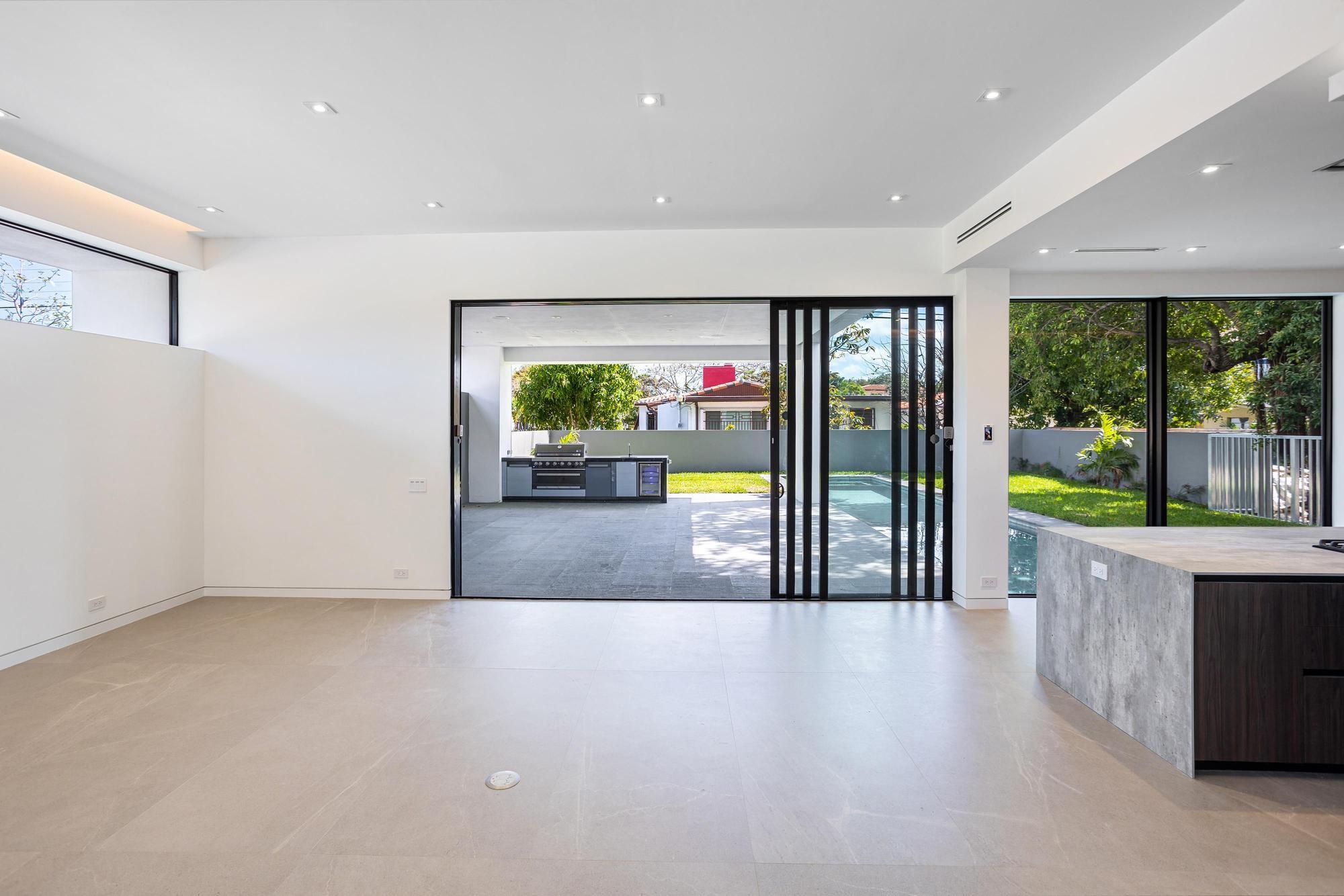 1904 SW 22nd Ter Miami, FL 33145