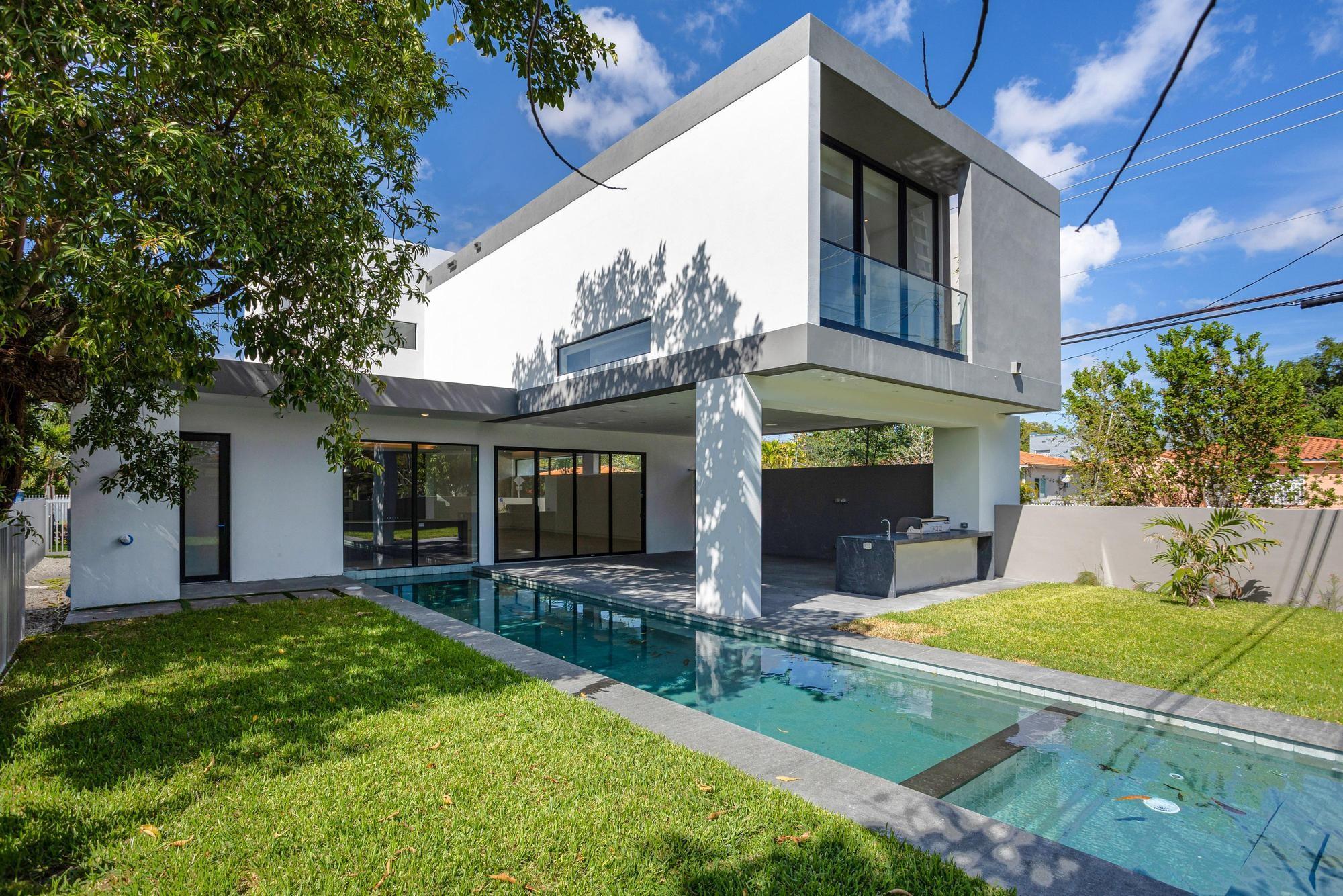 1904 SW 22nd Ter Miami, FL 33145