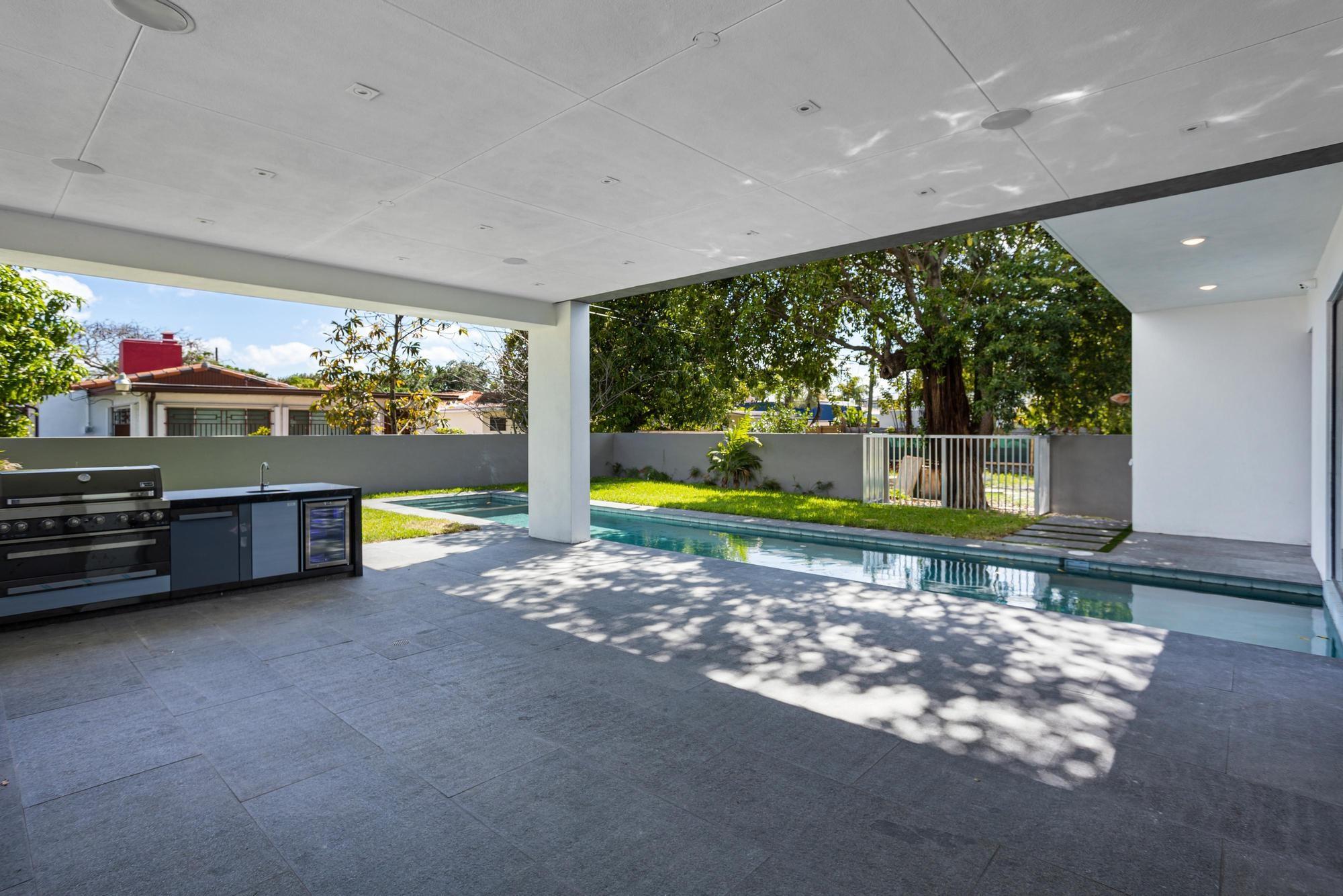 1904 SW 22nd Ter Miami, FL 33145