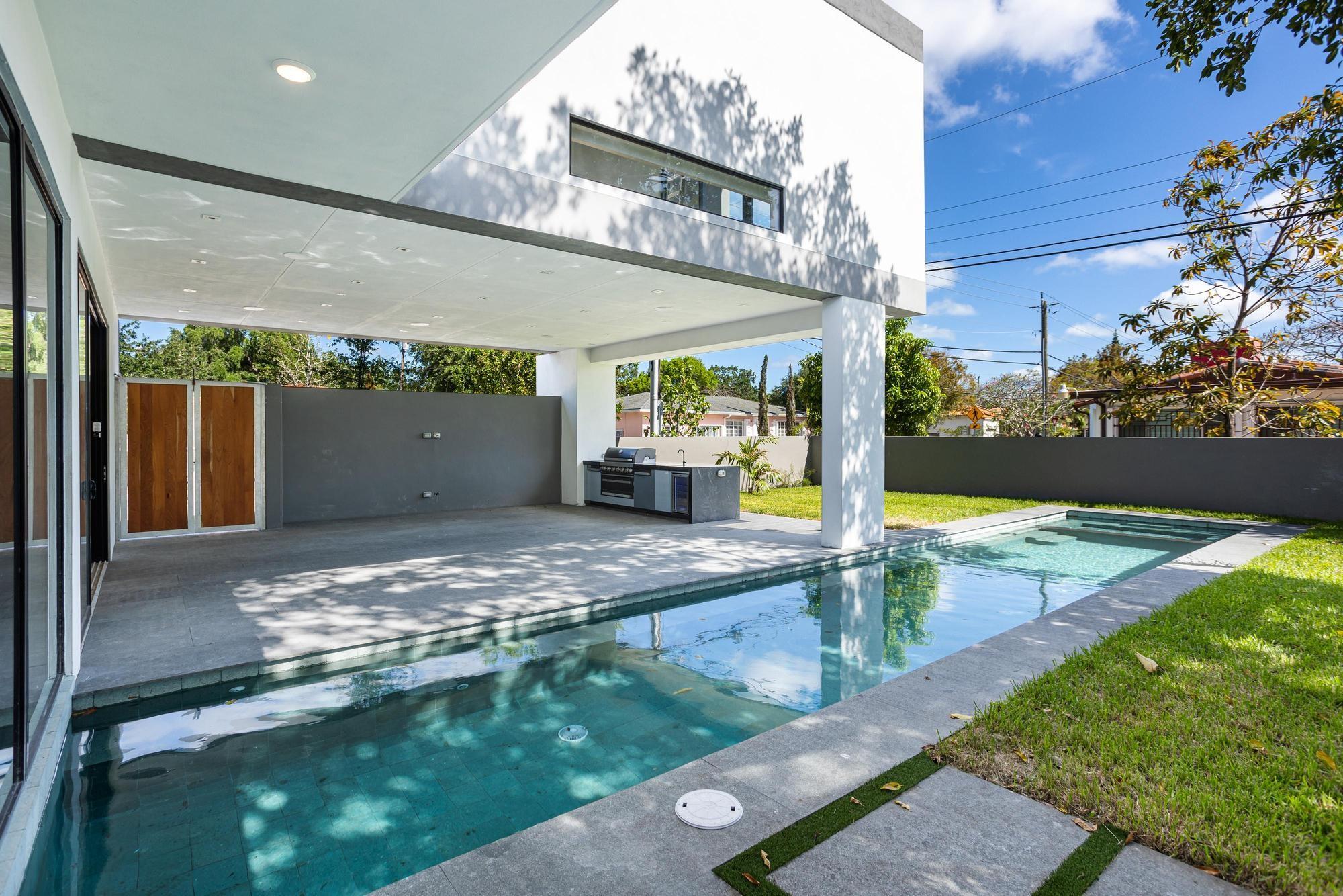 1904 SW 22nd Ter Miami, FL 33145