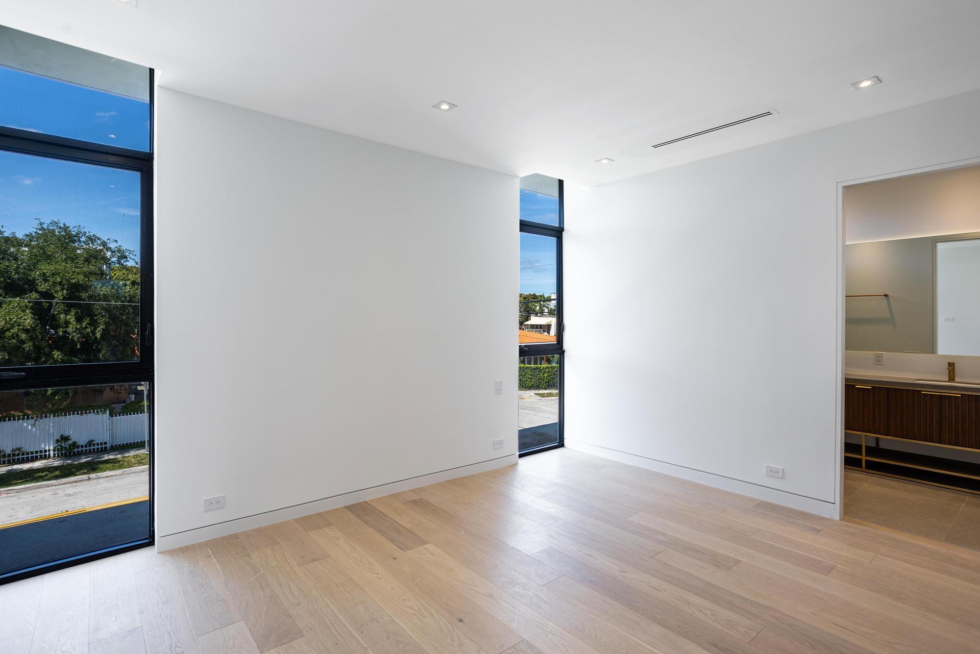 1904 SW 22nd Ter Miami, FL 33145