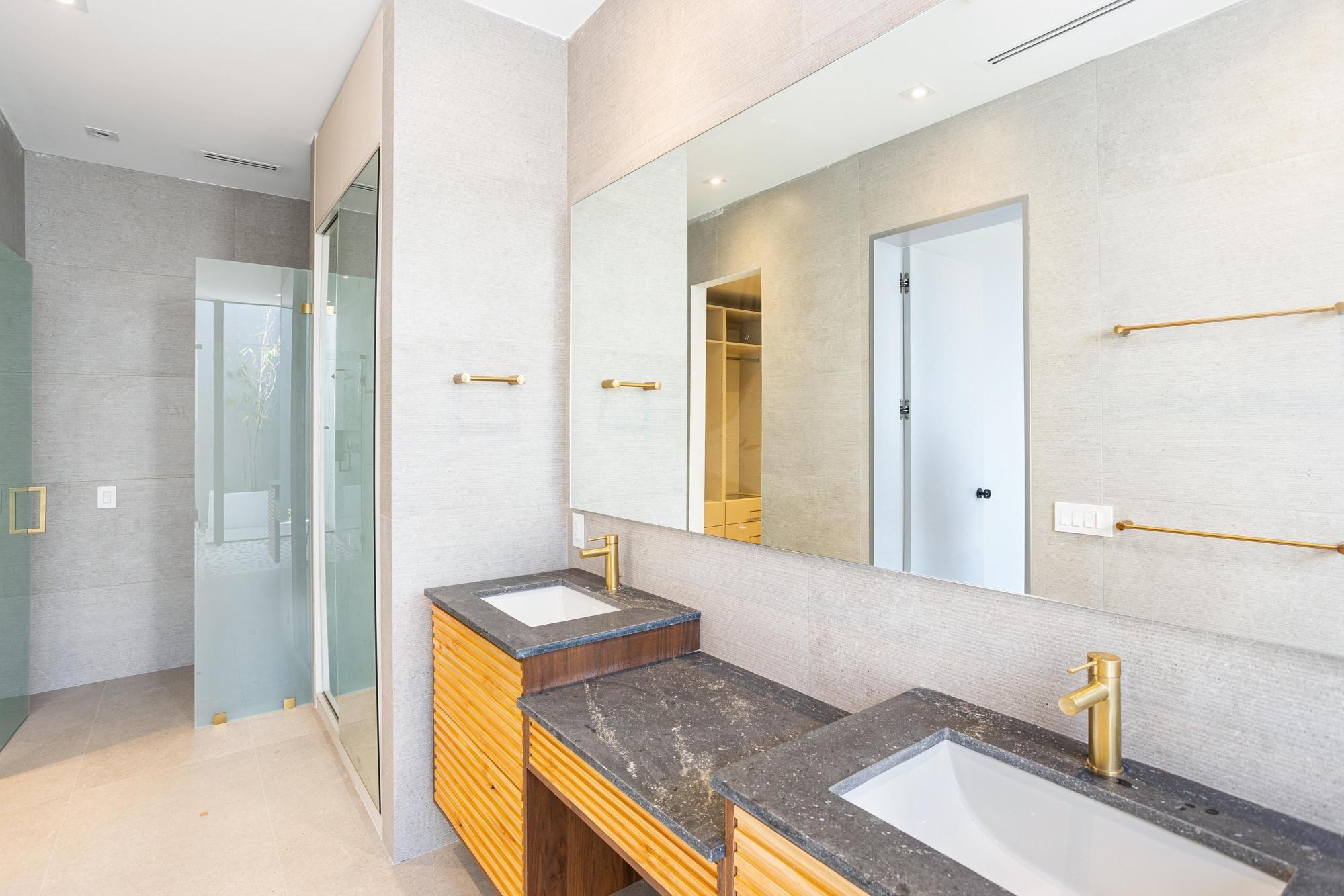 1904 SW 22nd Ter Miami, FL 33145