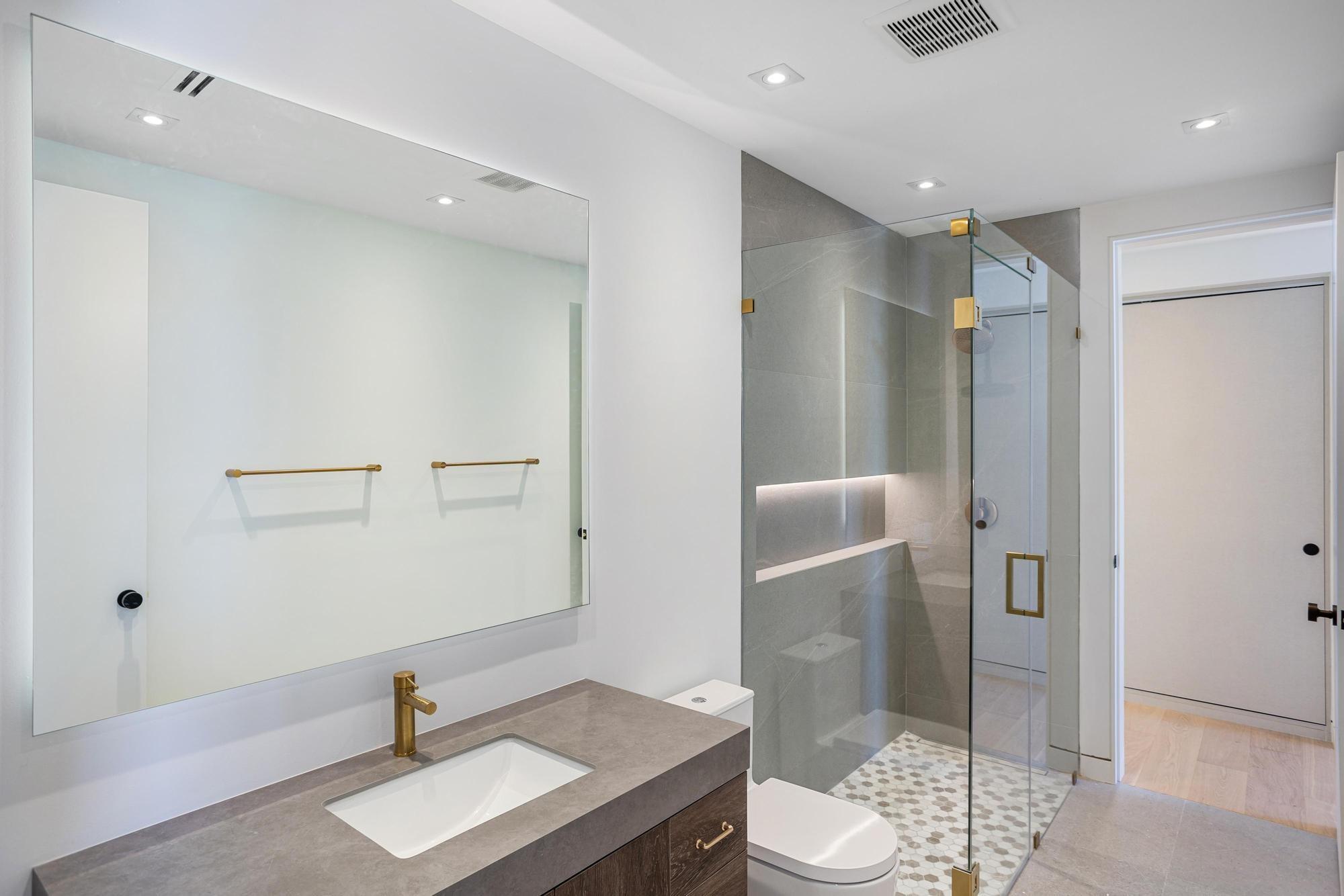 1904 SW 22nd Ter Miami, FL 33145