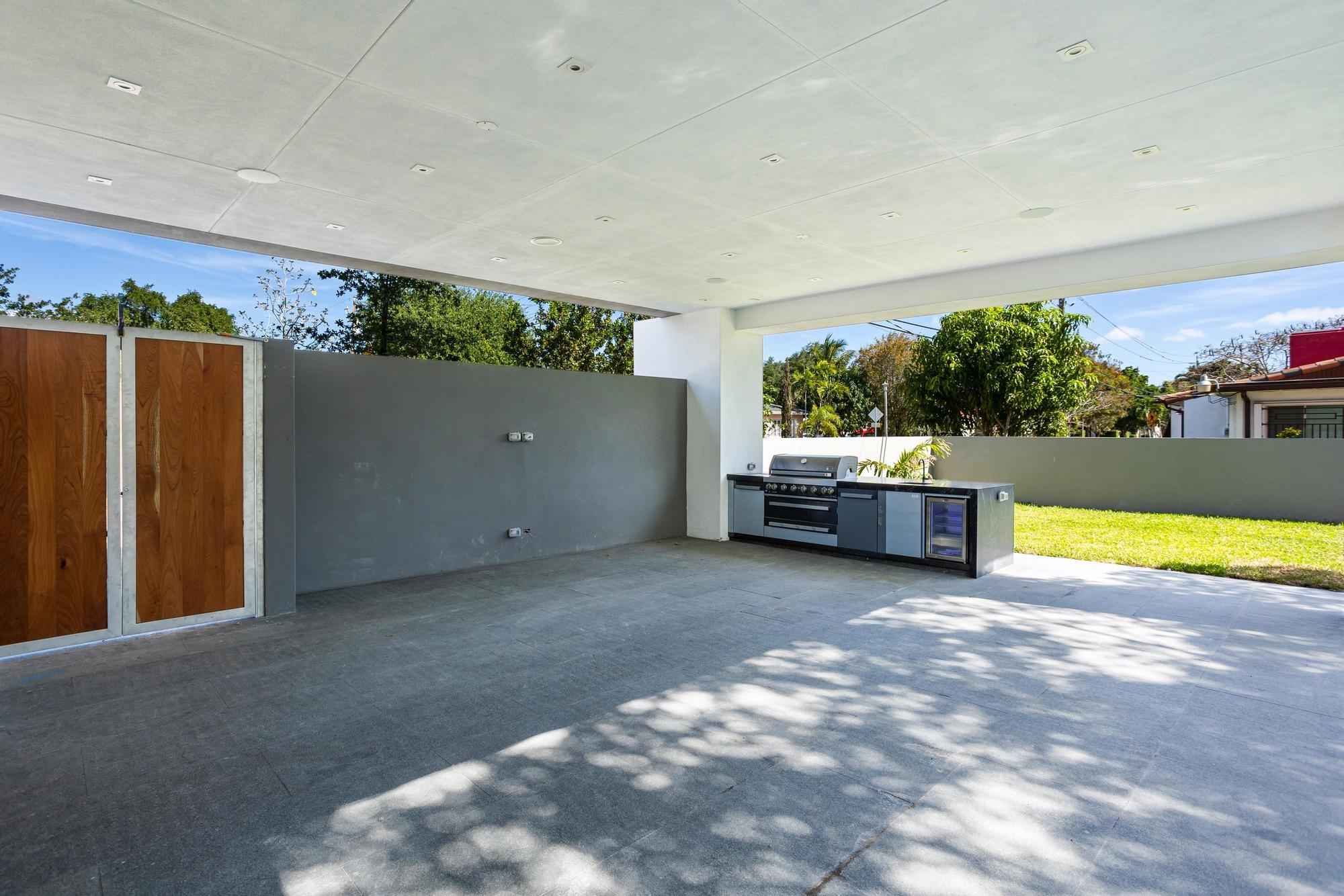 1904 SW 22nd Ter Miami, FL 33145