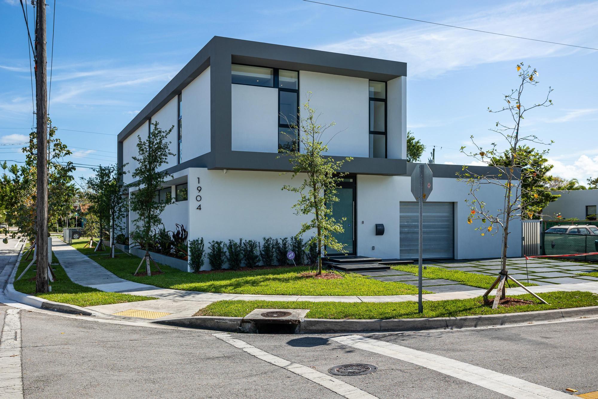 1904 SW 22nd Ter Miami, FL 33145