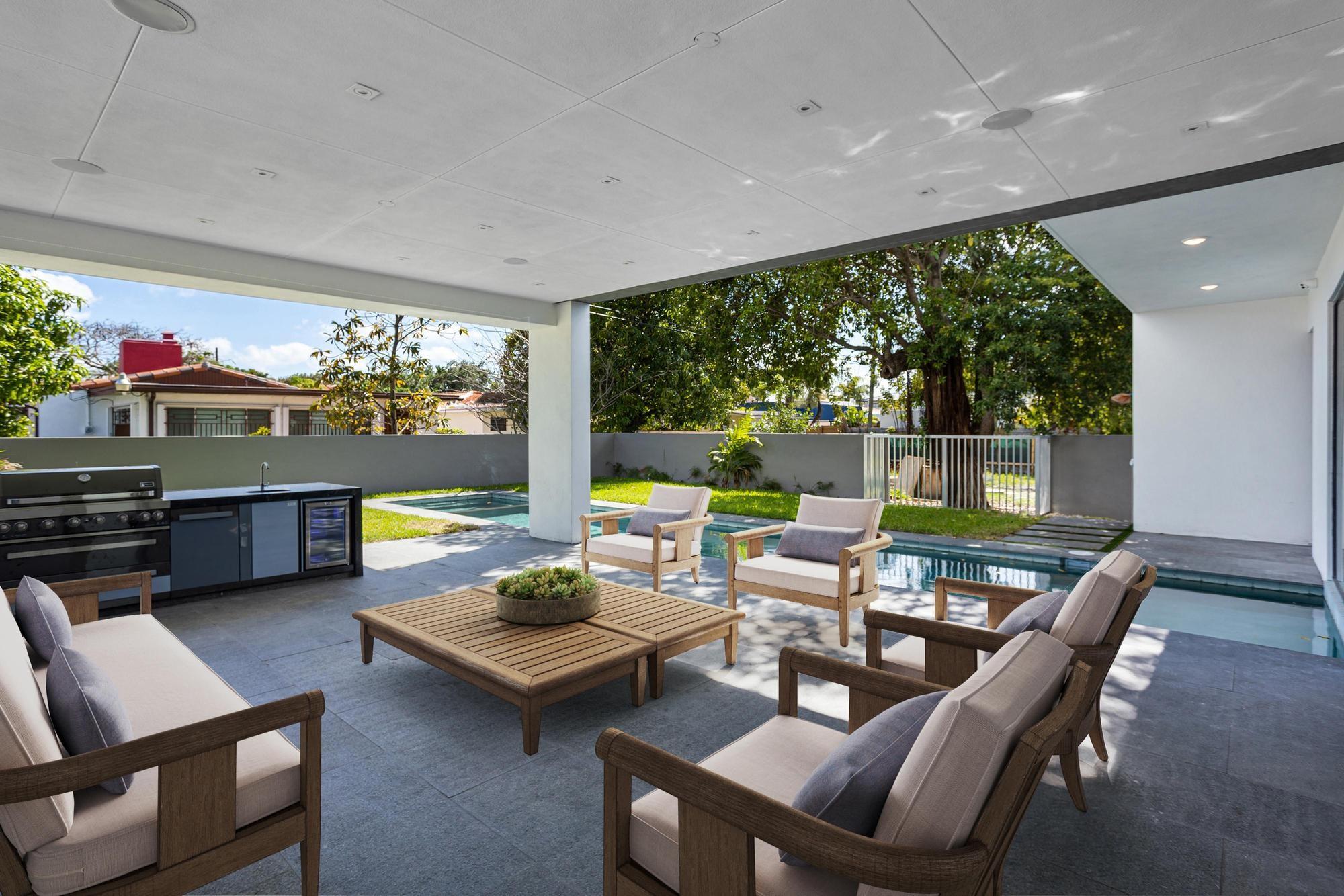 1904 SW 22nd Ter Miami, FL 33145