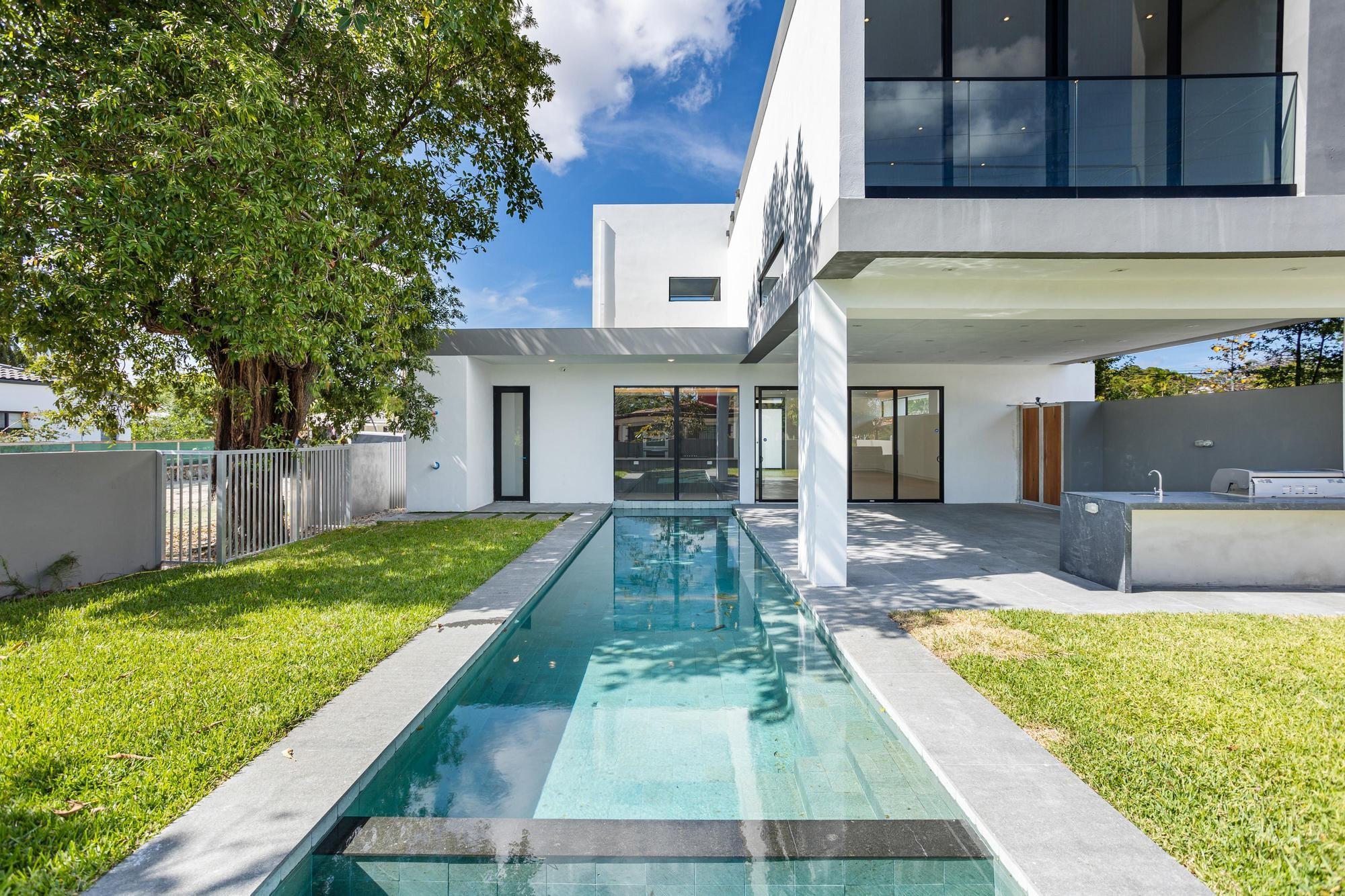 1904 SW 22nd Ter Miami, FL 33145