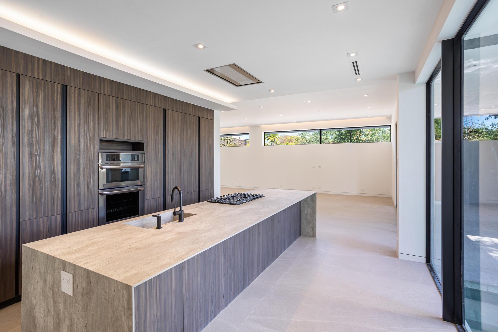 1904 SW 22nd Ter Miami, FL 33145