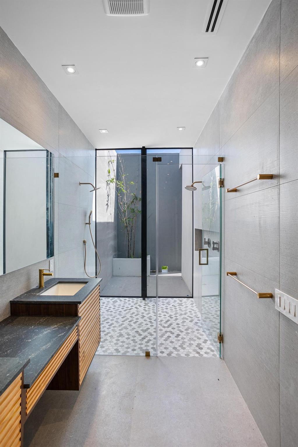 1904 SW 22nd Ter Miami, FL 33145