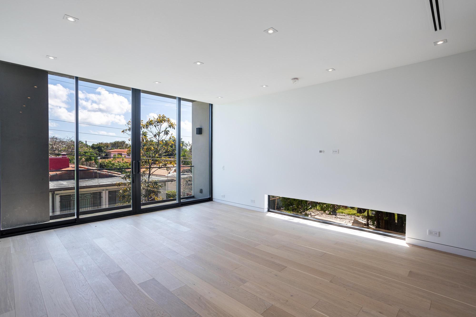 1904 SW 22nd Ter Miami, FL 33145