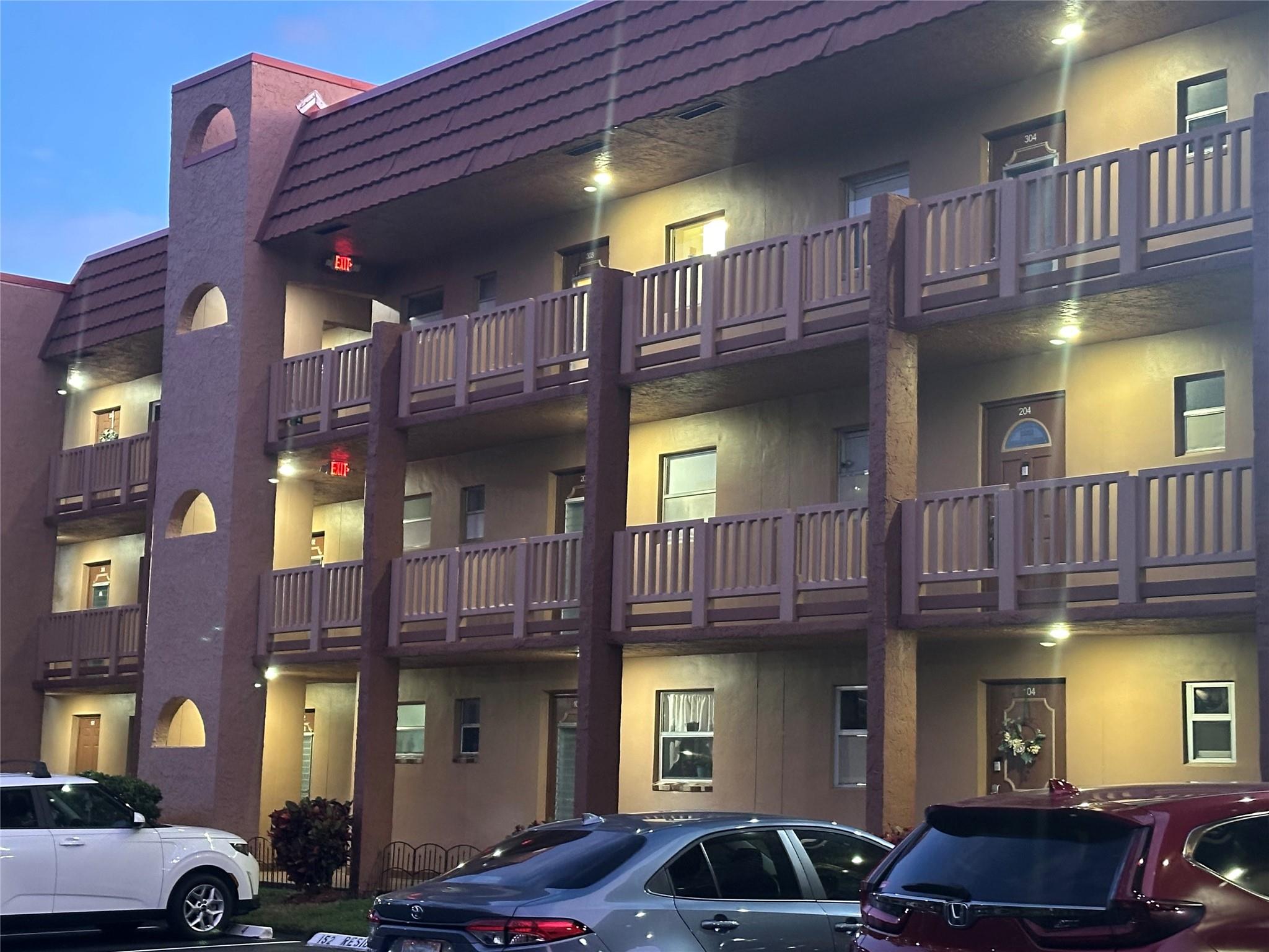 9821 Sunrise Lks Blvd #303