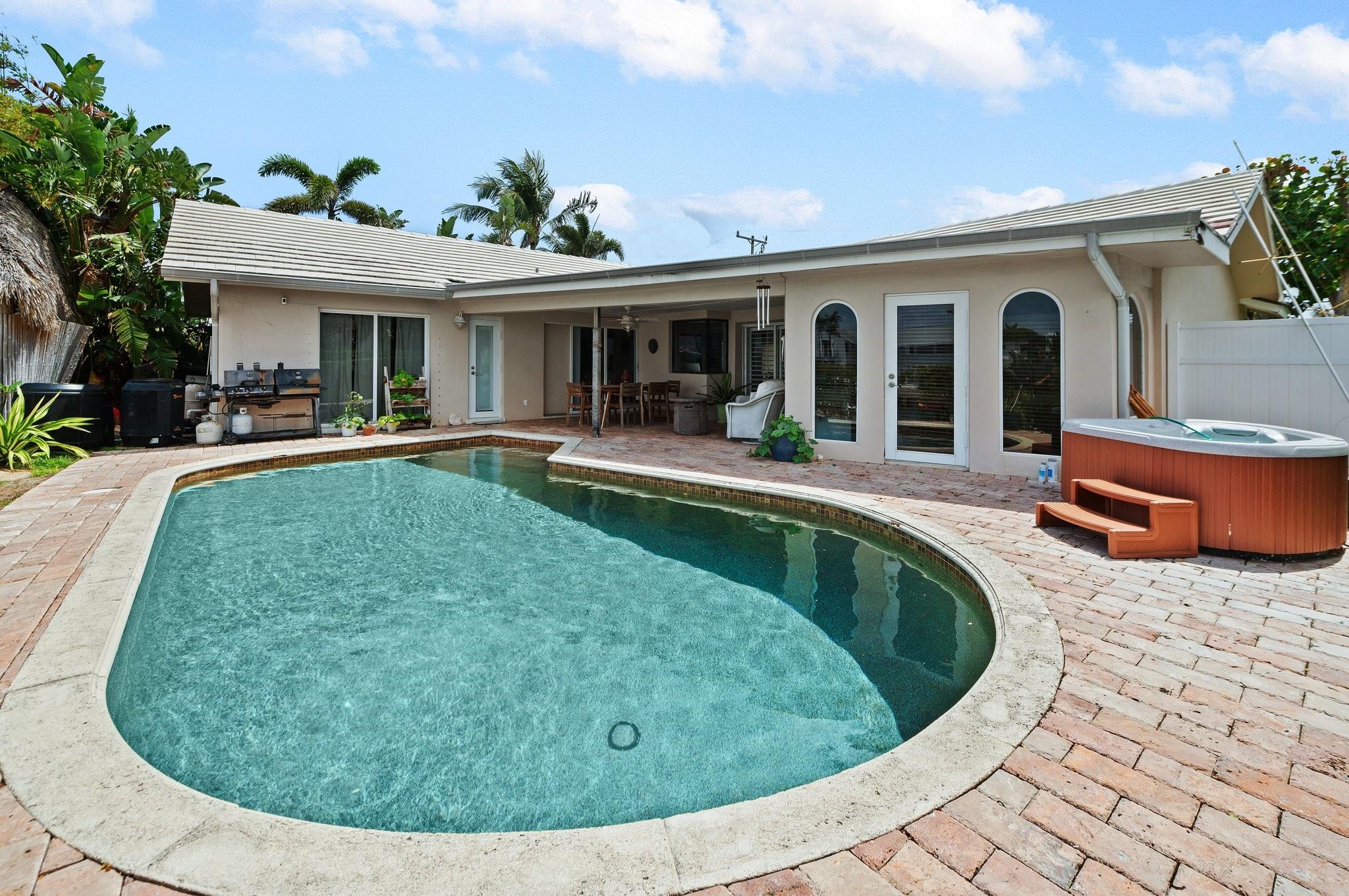 3 Sabal Is Dr Ocean Ridge, FL 33435