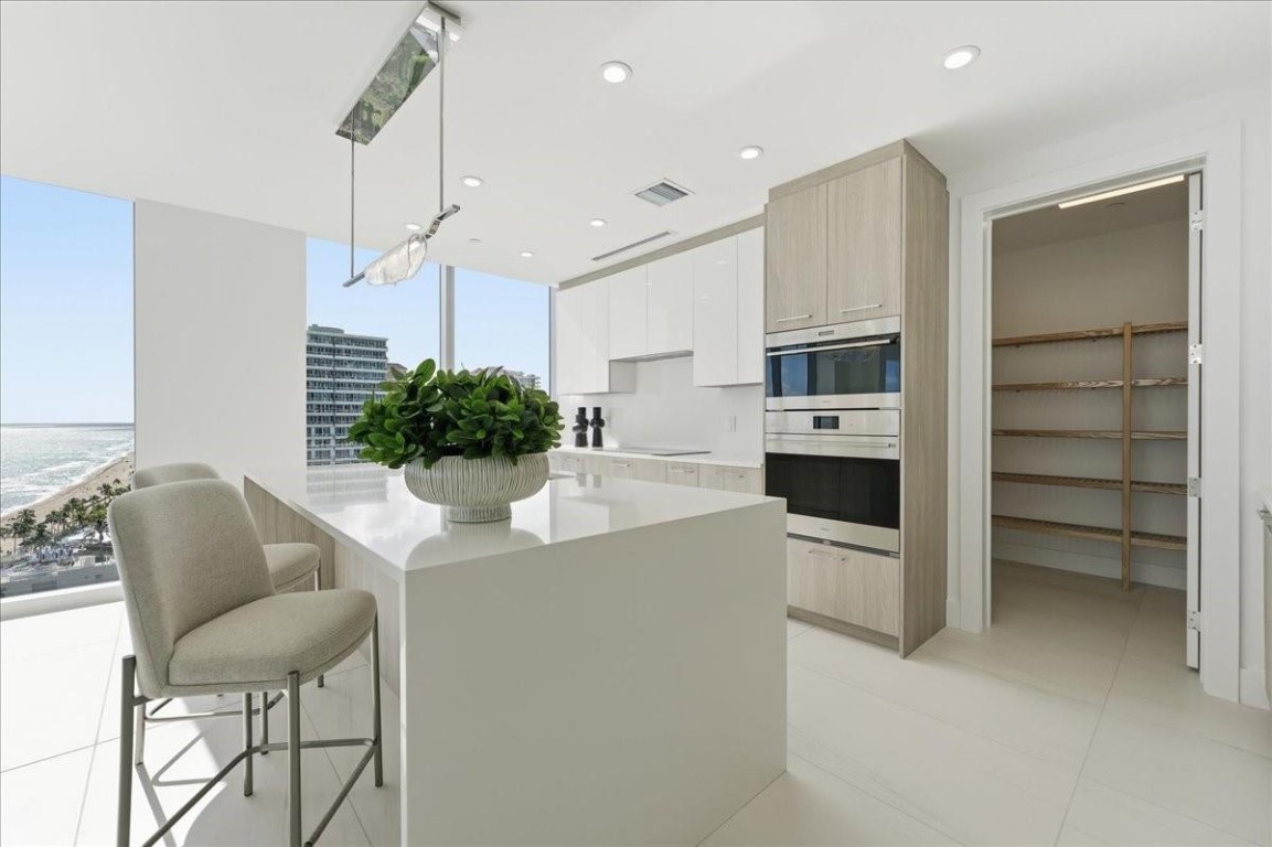 151 N Seabreeze #1601 E Fort Lauderdale, FL 33304