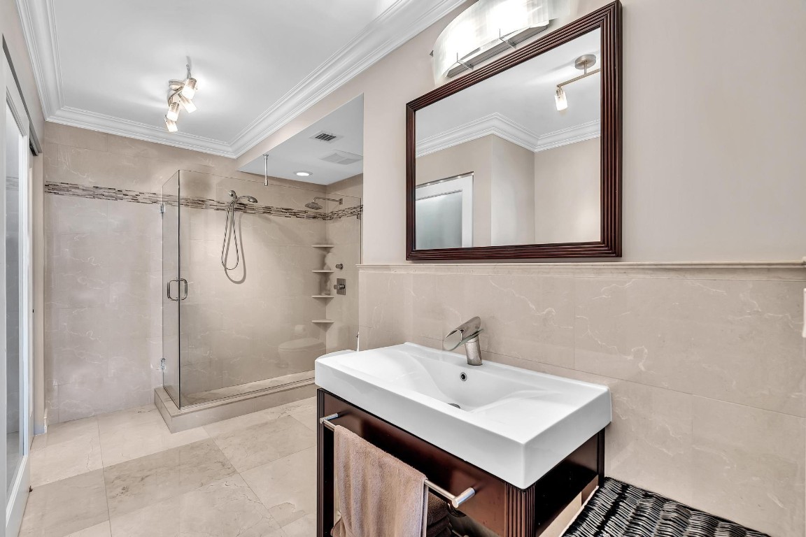 Undisclosed Address Fort Lauderdale, FL 33308