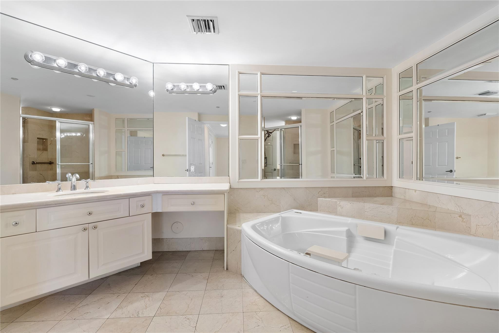 3100 N Ocean #1910 Fort Lauderdale, FL 33308