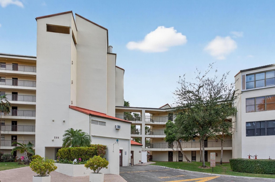 2314 S Cypress Bnd #114