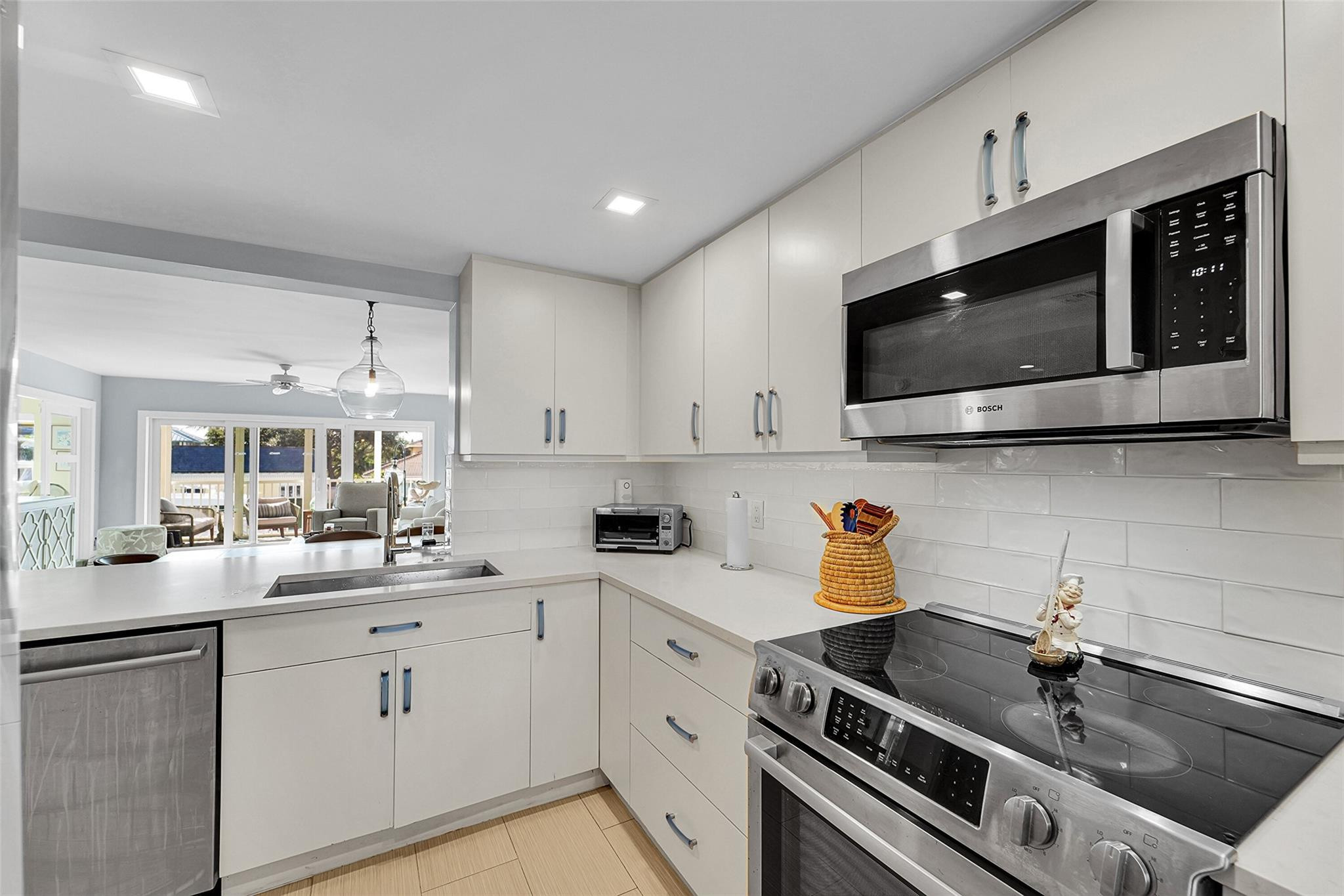 3050 NE 48th #206 Lighthouse Point, FL 33064