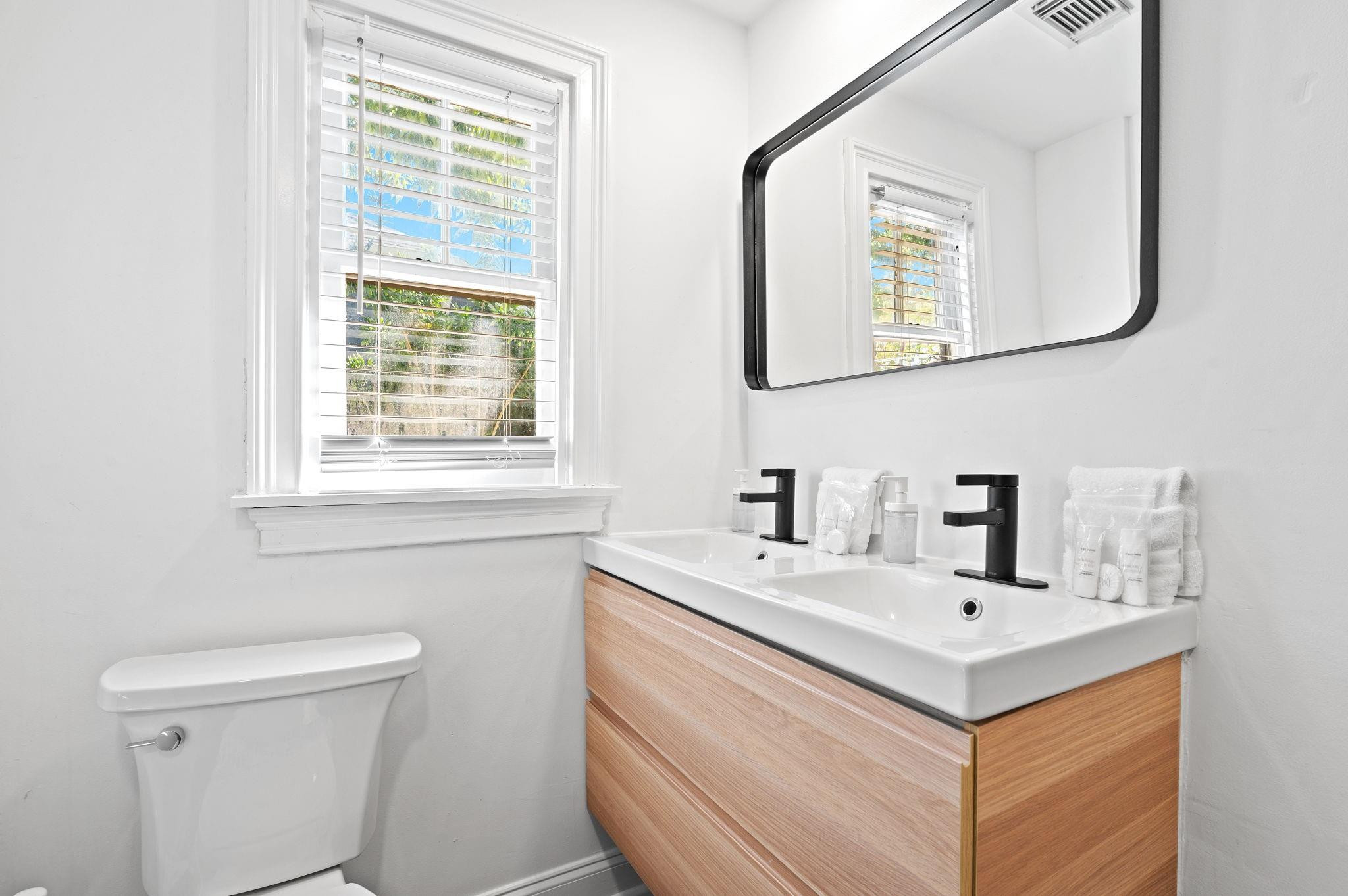 713 NE 17th Fort Lauderdale, FL 33304