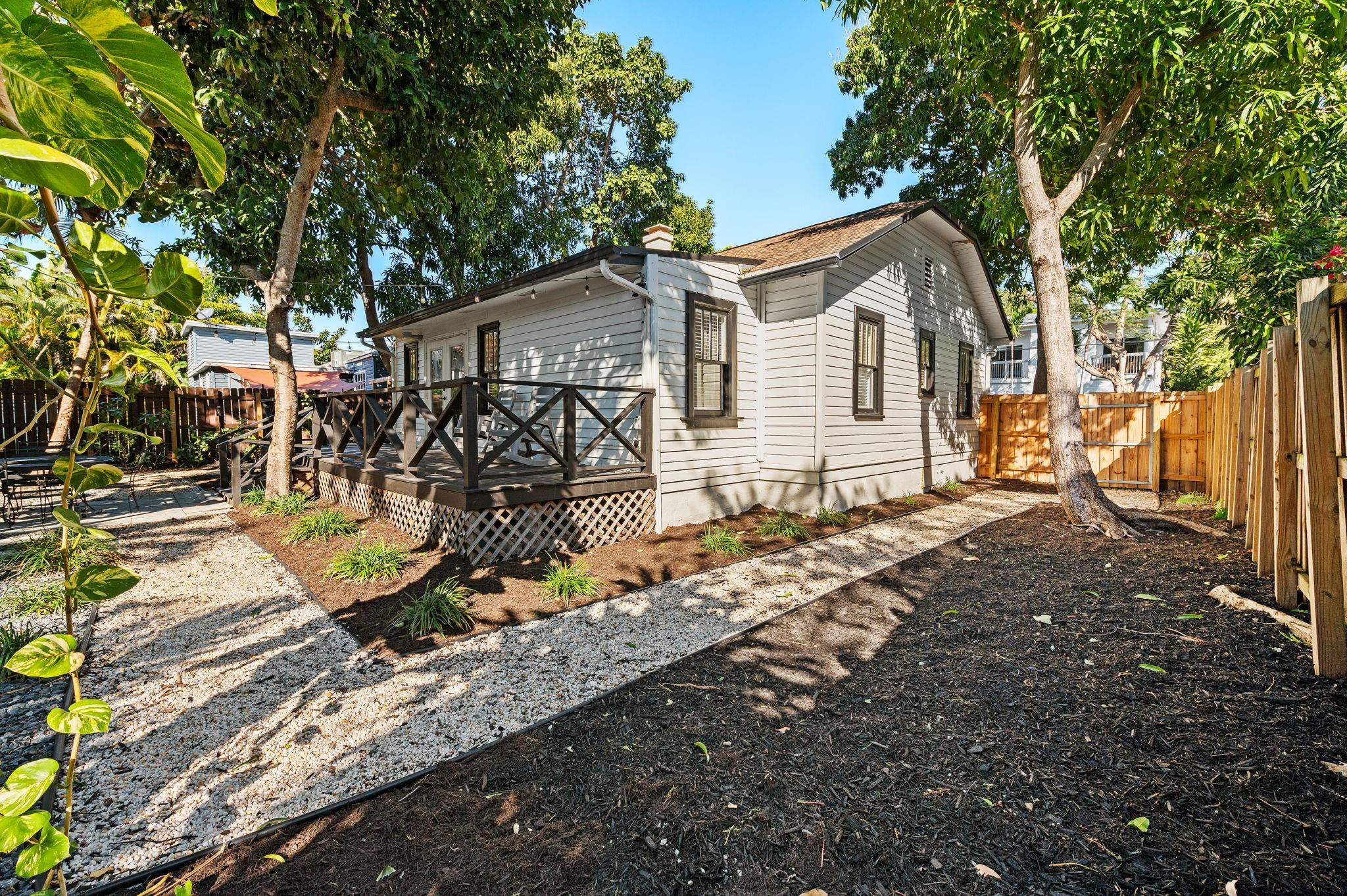 713 NE 17th Fort Lauderdale, FL 33304