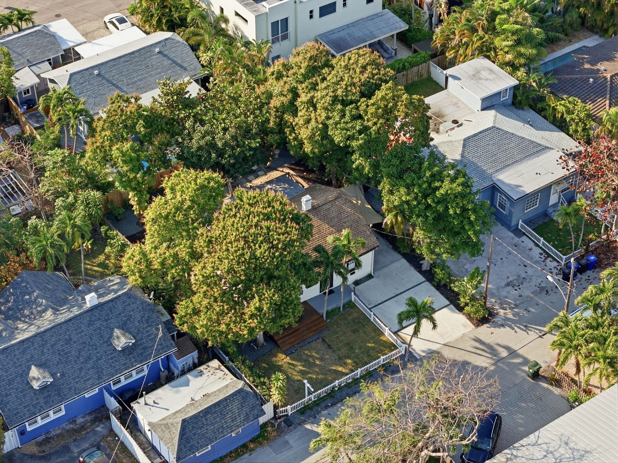 713 NE 17th Fort Lauderdale, FL 33304