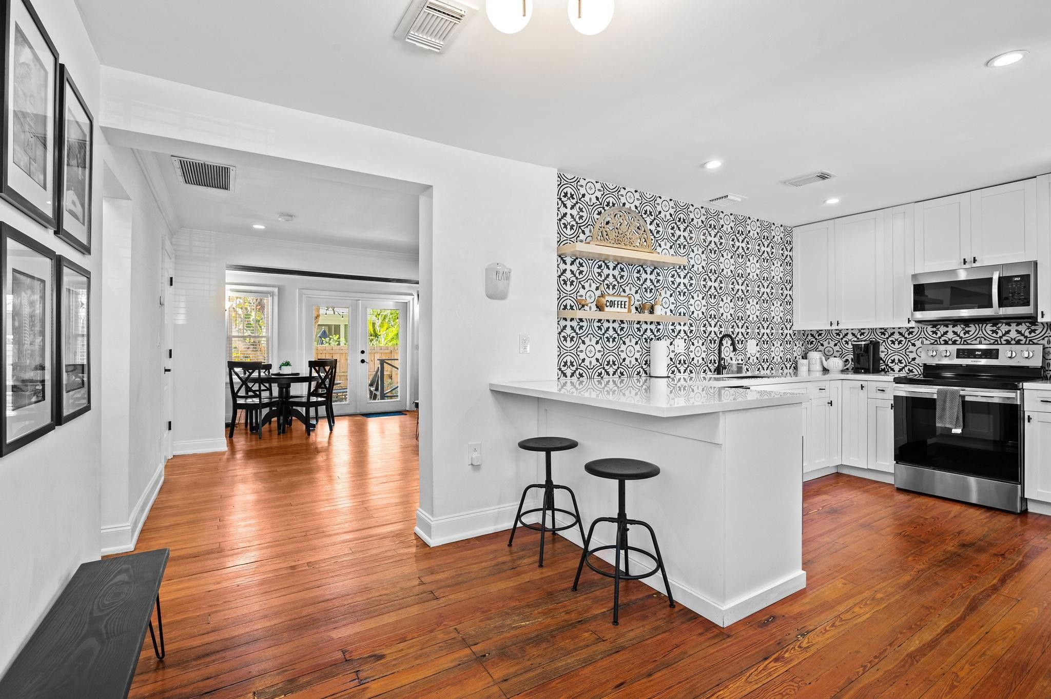 713 NE 17th Fort Lauderdale, FL 33304