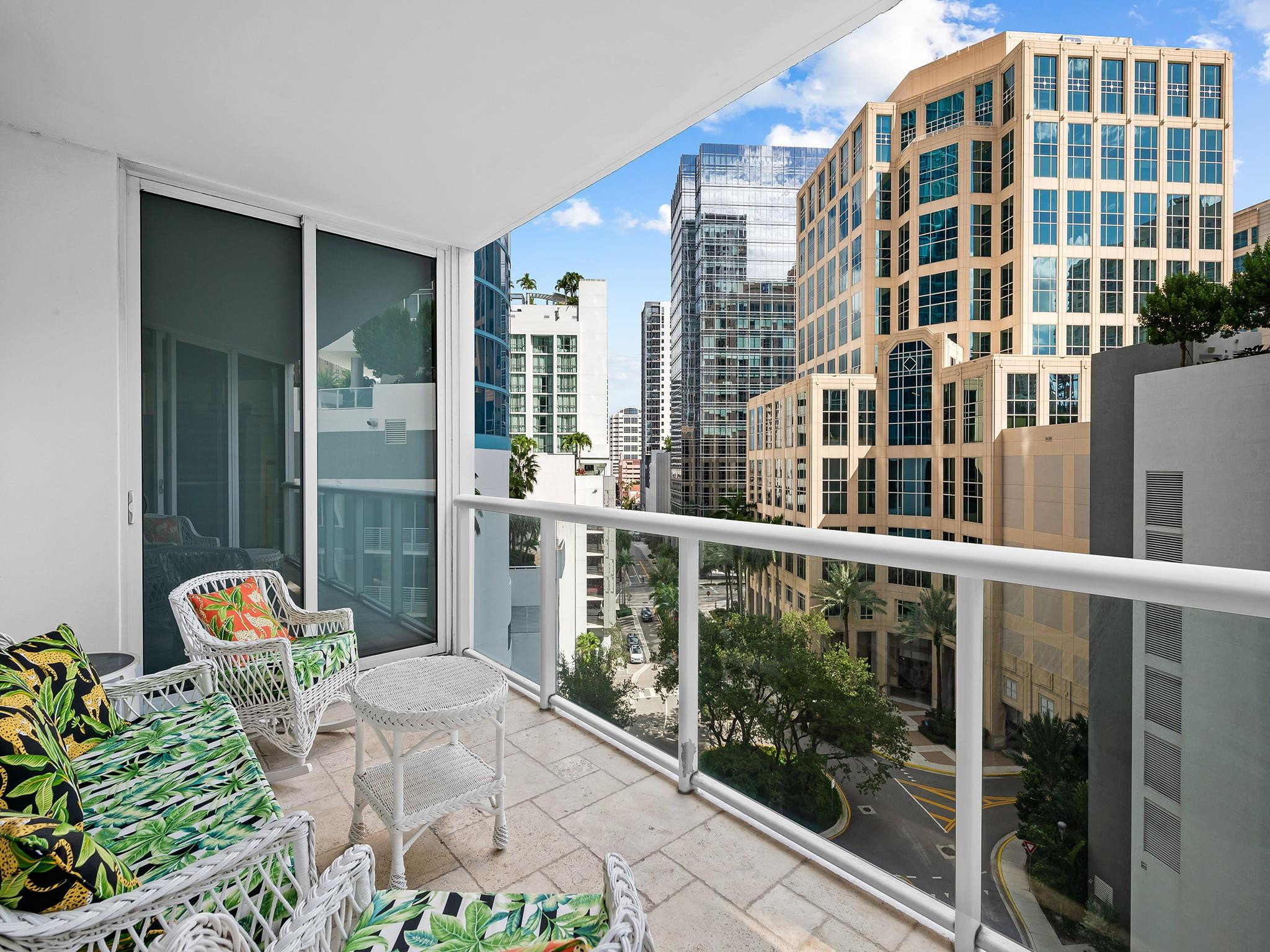 333 Las Olas #910 Fort Lauderdale, FL 33301