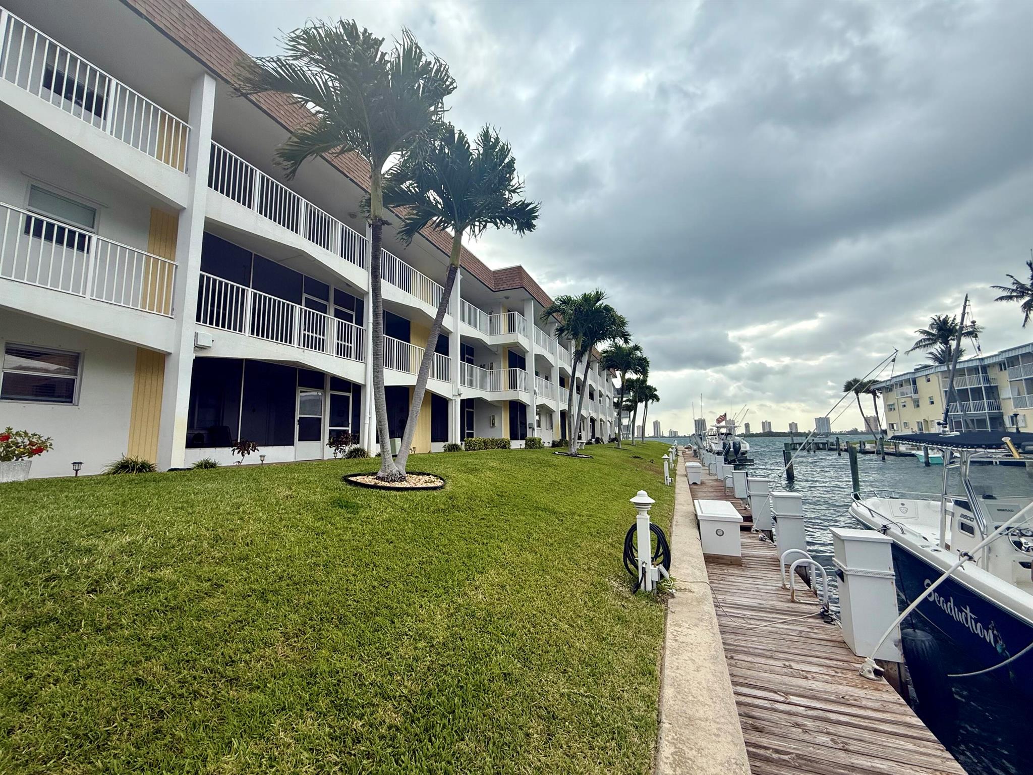 110 Shore Ct #108,North Palm Beach, FL 33408