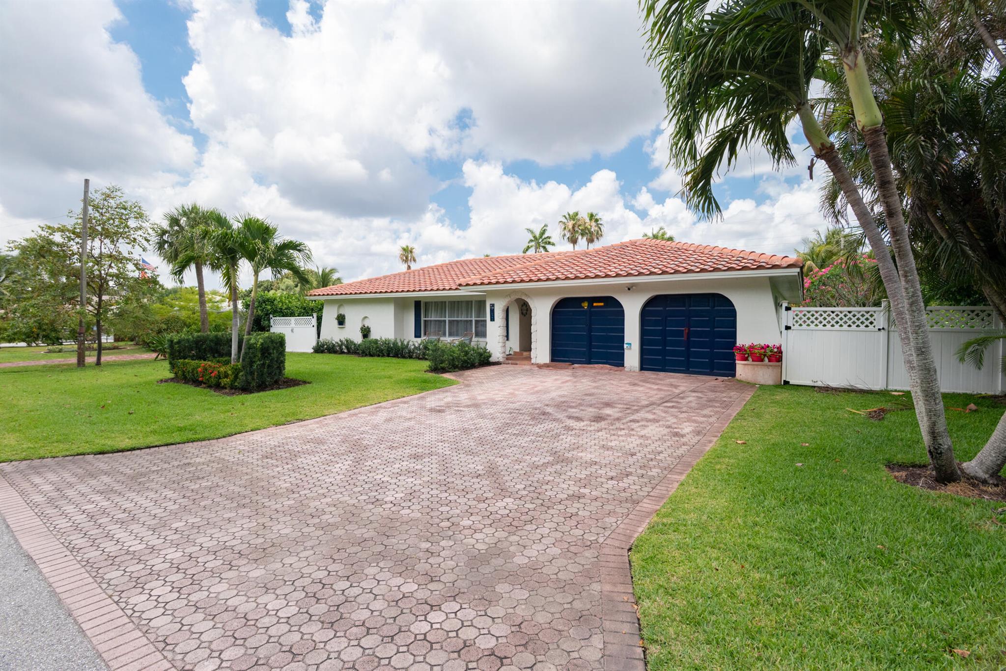 7621 W Lake Dr
