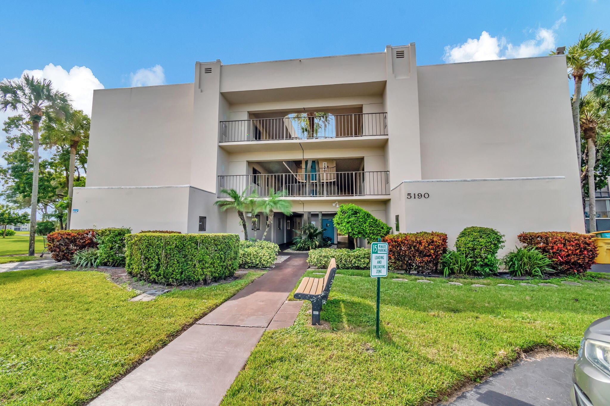 5190 Las Verdes Cir #202