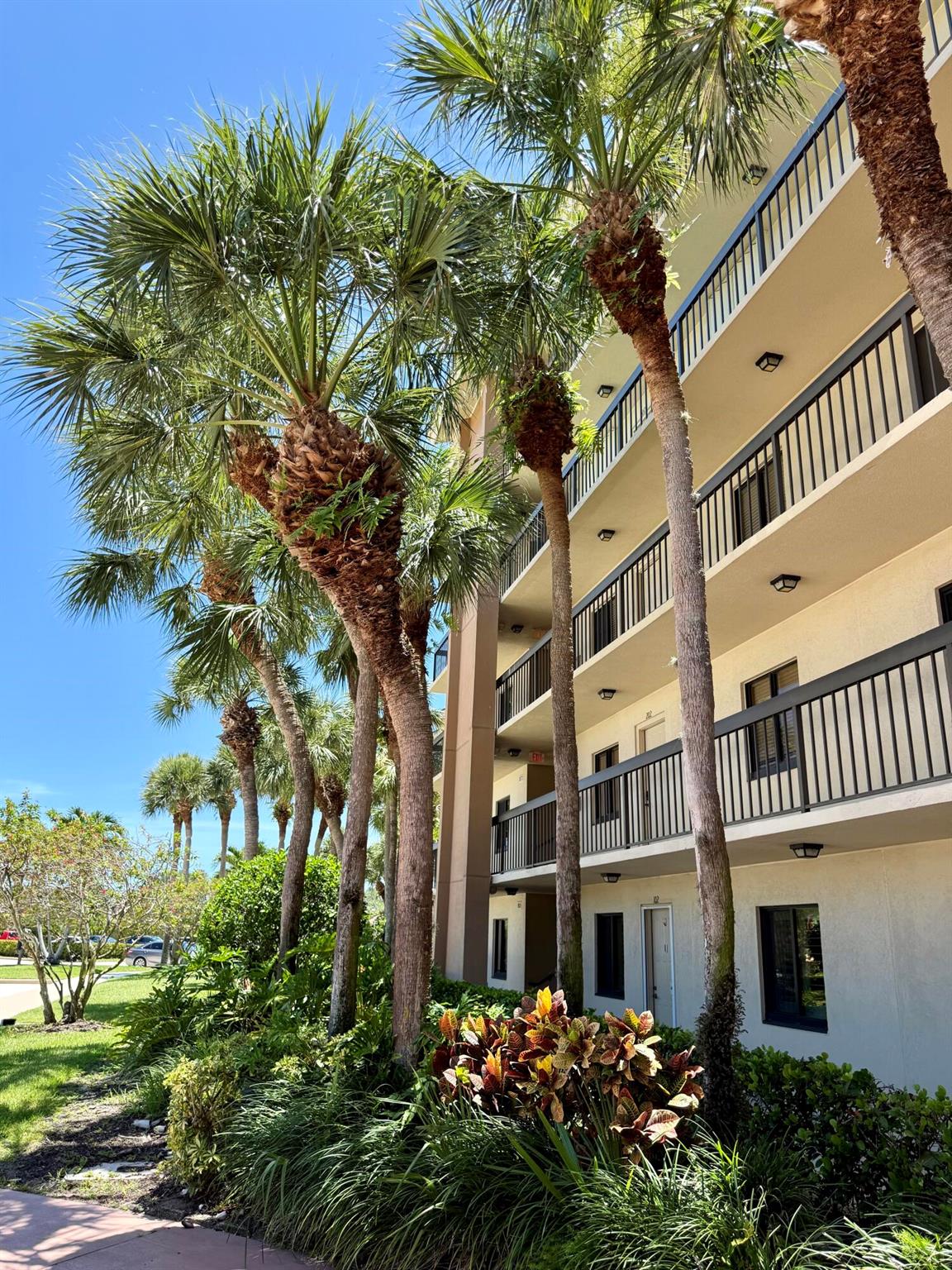 601 Seafarer Cir #504 Jupiter, FL 33477