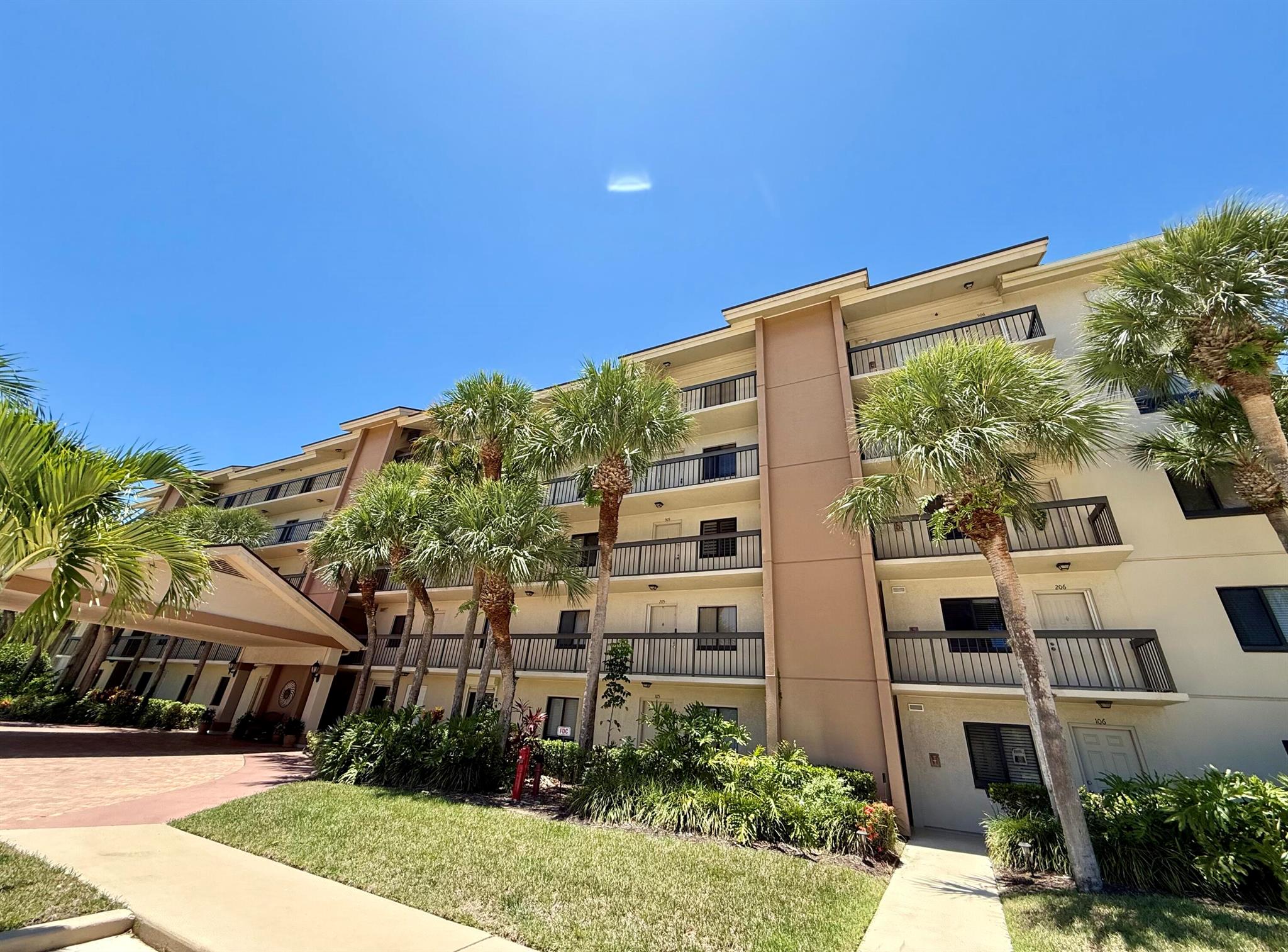 601 Seafarer Cir #504 Jupiter, FL 33477