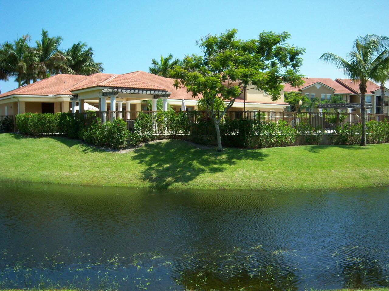 818 Villa Cir