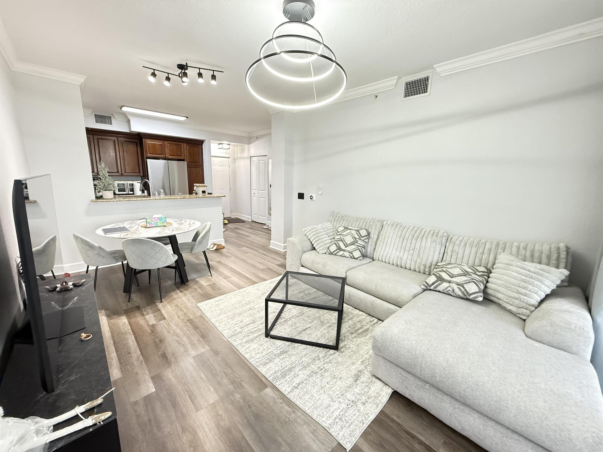 1660 Renaissance Cmns Blvd #2604