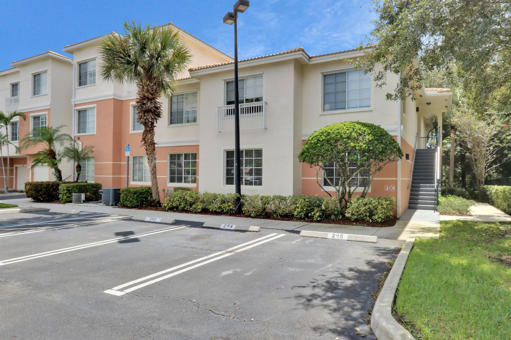 2111 Myrtlewood Cir
