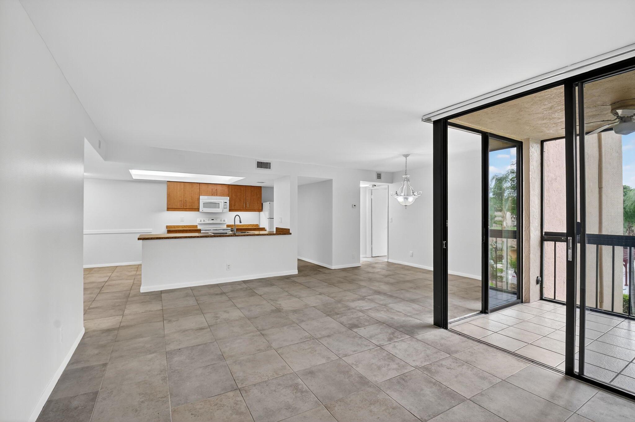 2255 Lindell Blvd #4305