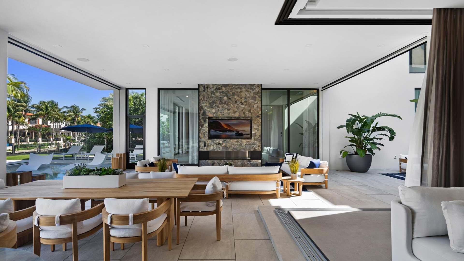 207 W Coconut Palm Rd Boca Raton, FL 33432