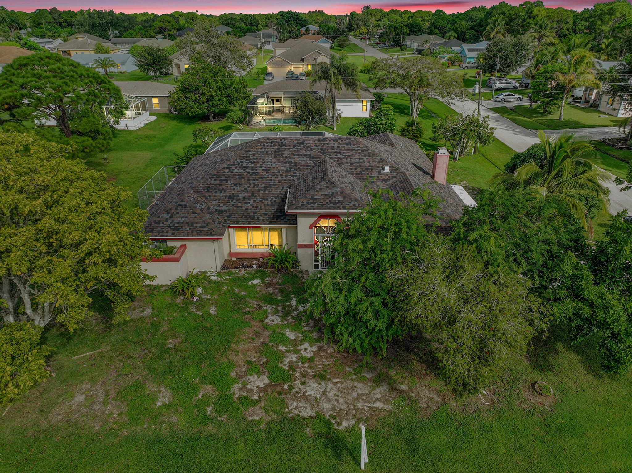 113 SW Thornhill Dr