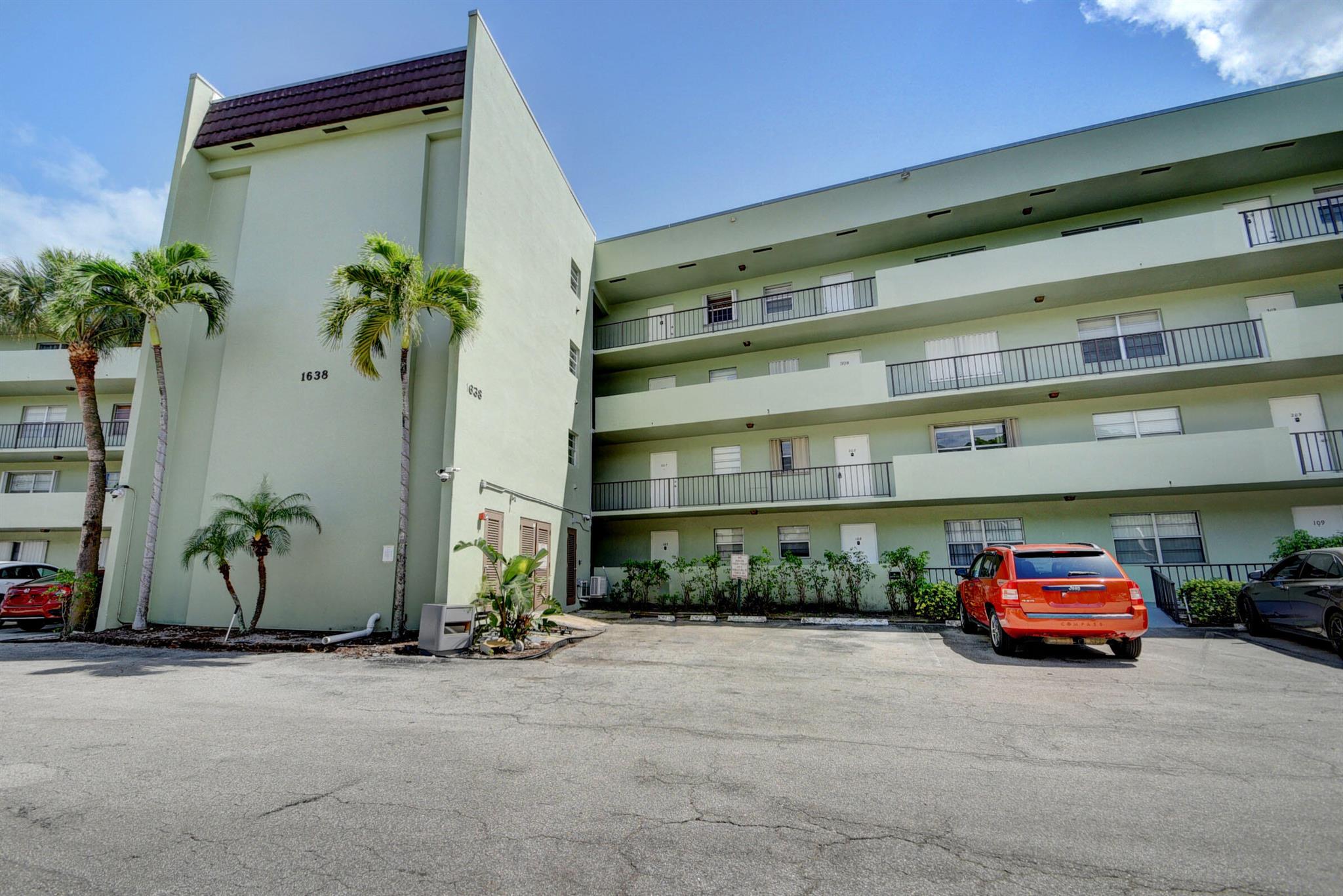 1638 Embassy Dr #208