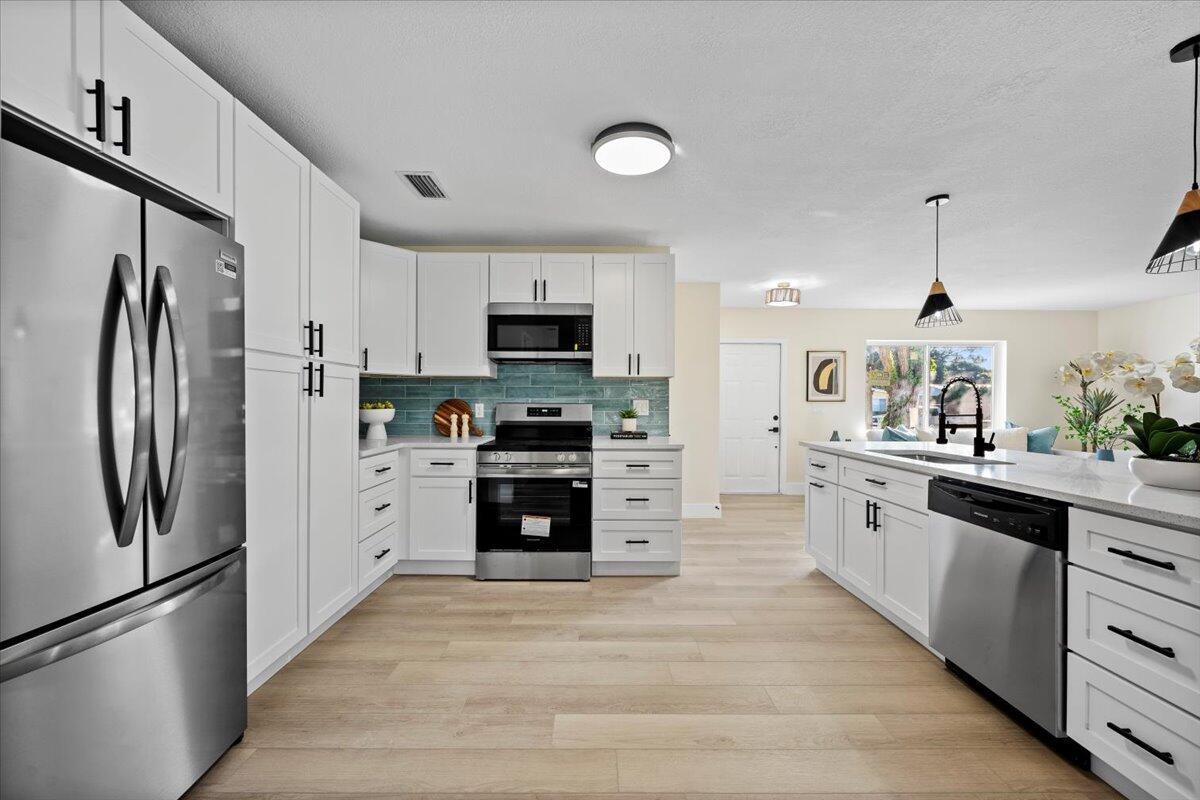 19052 SE Hillcrest Dr Tequesta, FL 33469