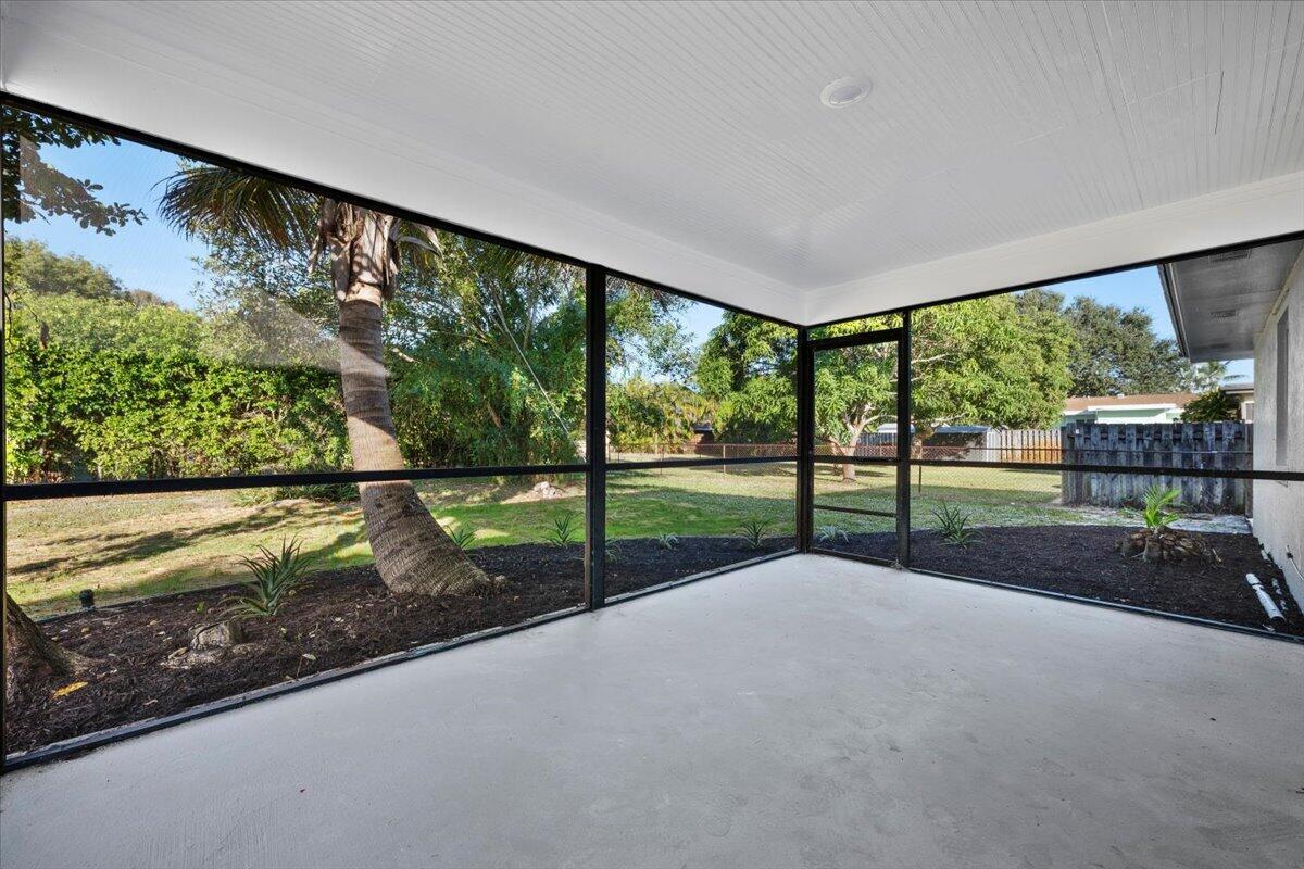 19052 SE Hillcrest Dr Tequesta, FL 33469