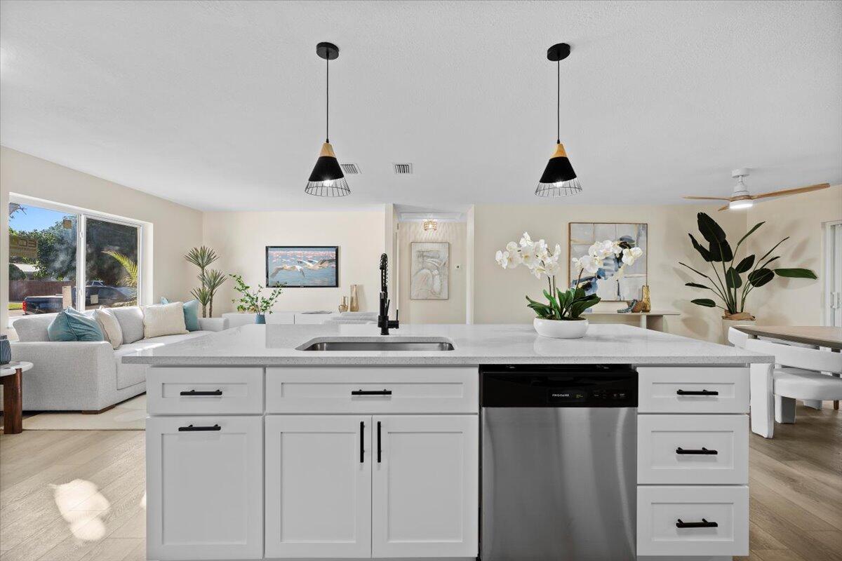 19052 SE Hillcrest Dr Tequesta, FL 33469