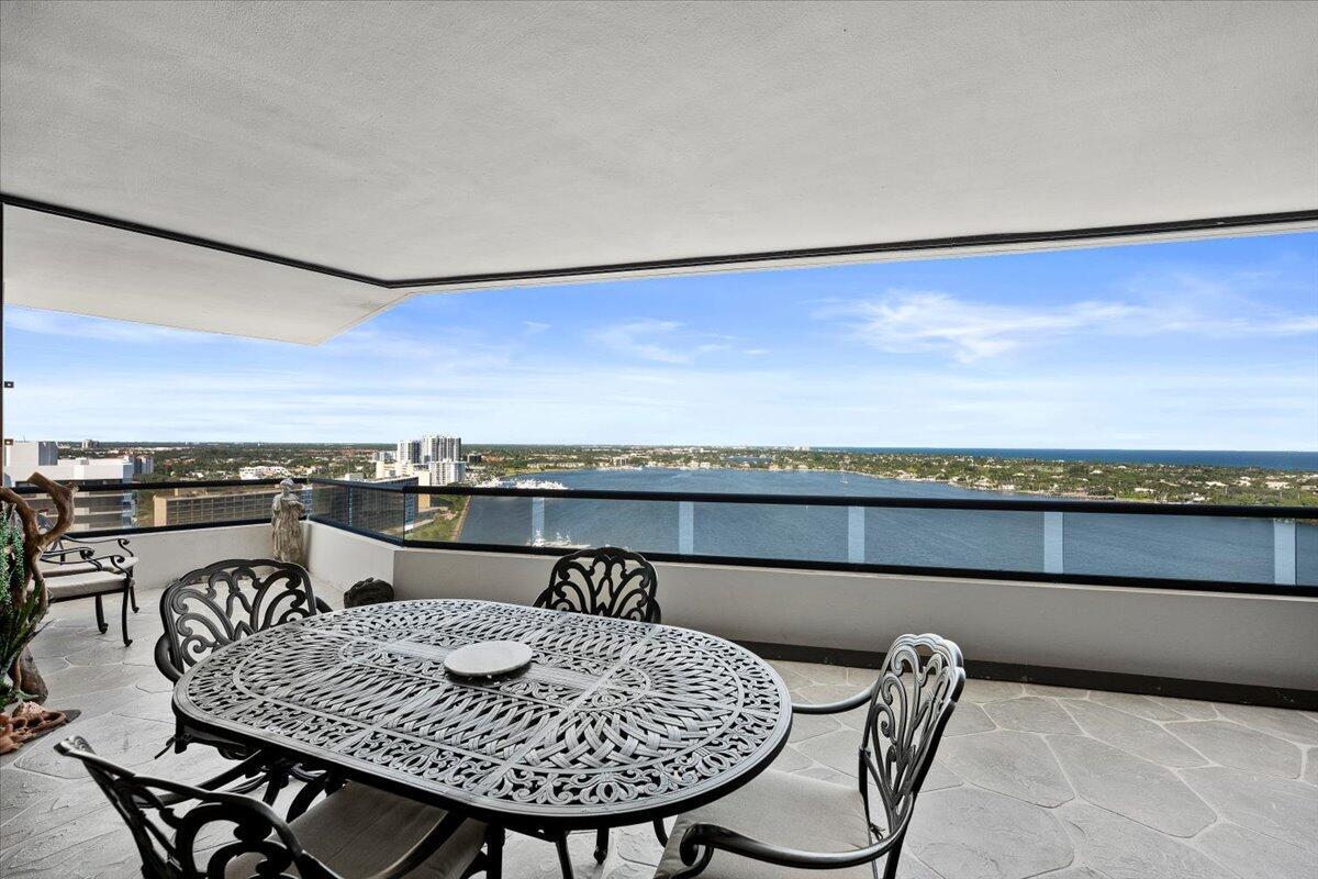 100 Lakeshore Dr #2156