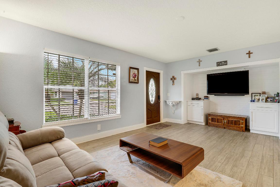 503 N Perry Jupiter, FL 33458