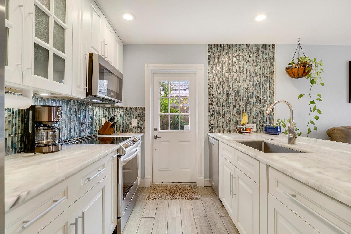 503 N Perry Jupiter, FL 33458