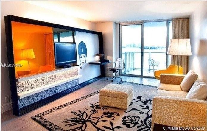 1100 West Ave #526