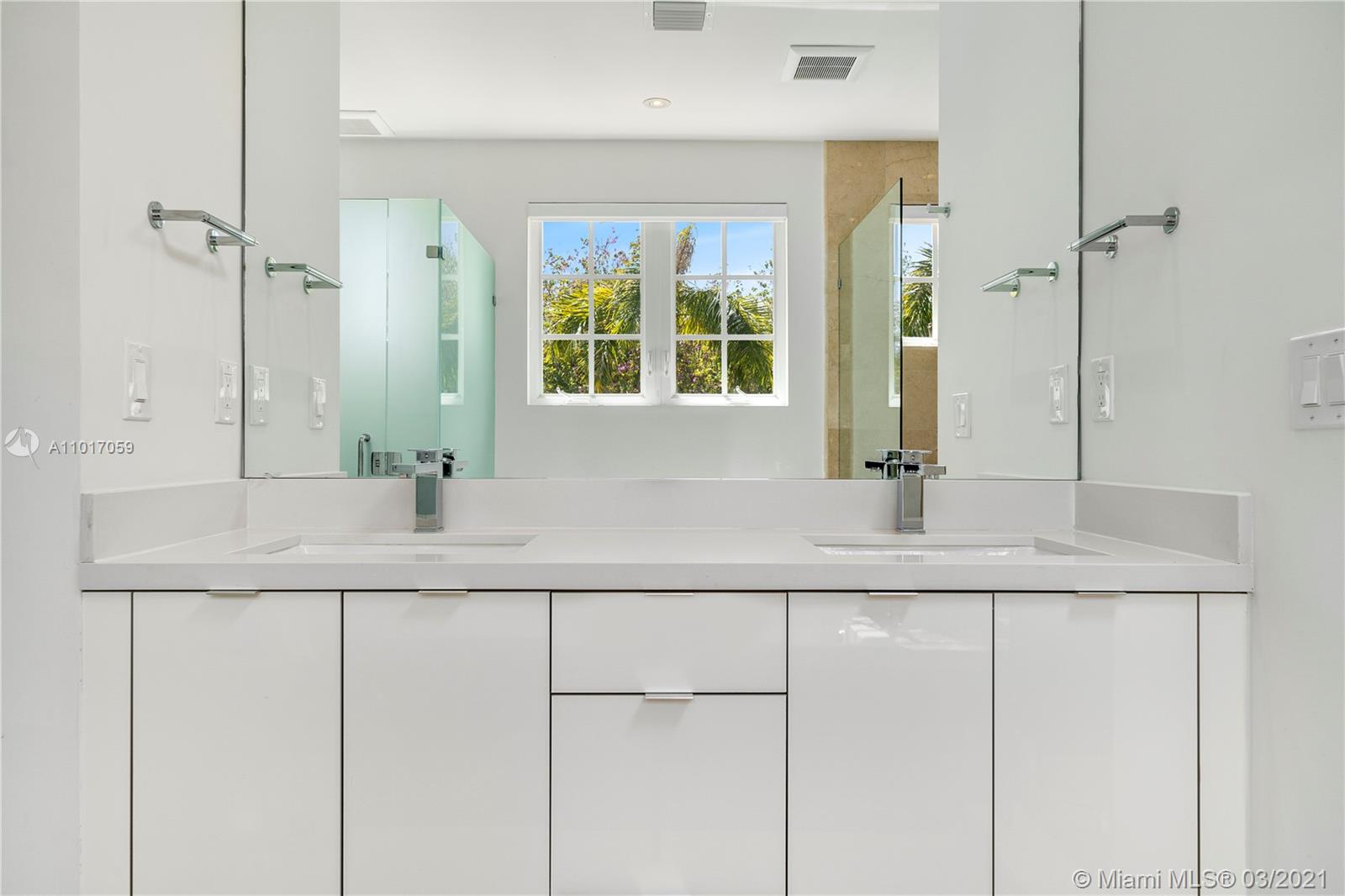 533 Alhambra Cir Coral Gables, FL 33134