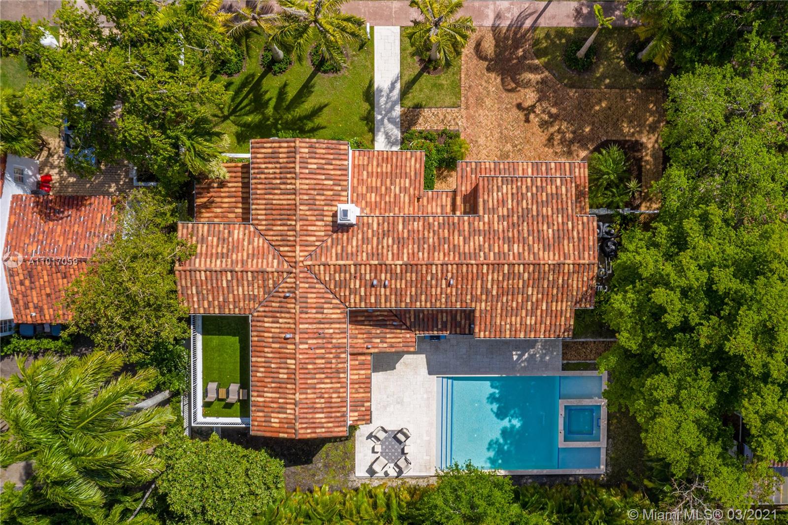 533 Alhambra Cir Coral Gables, FL 33134