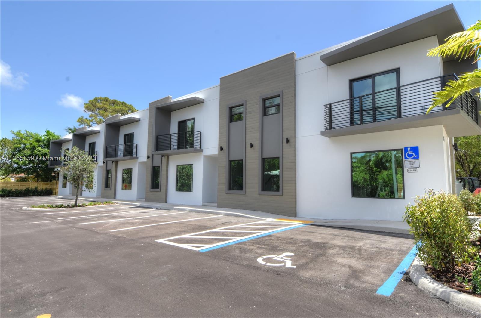 211 SE 4th St #3