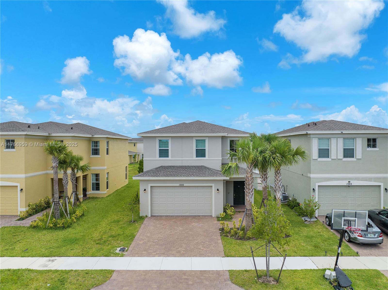 1992 NW Cataluna Cir