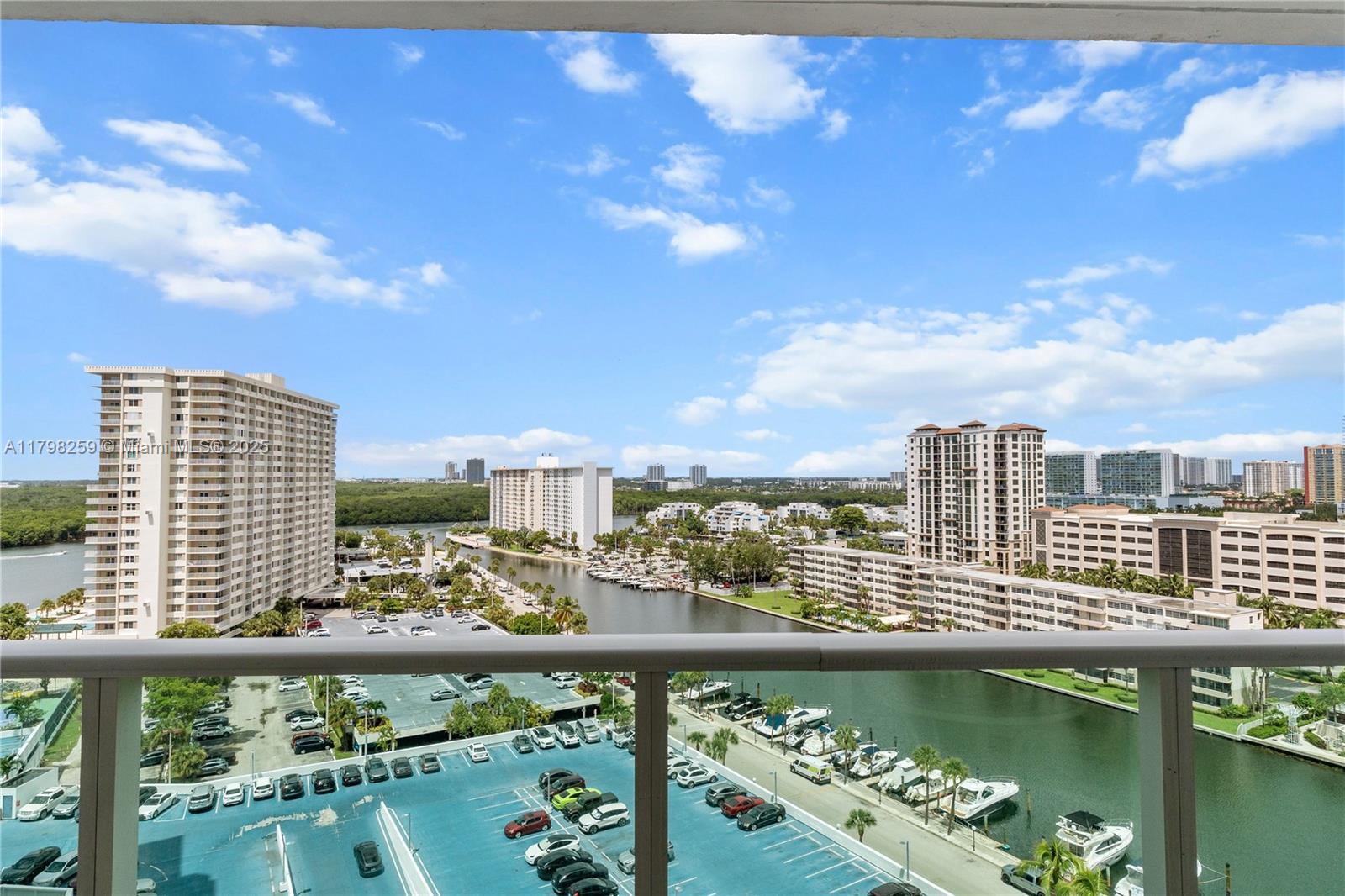 image Arlen House East Condo44